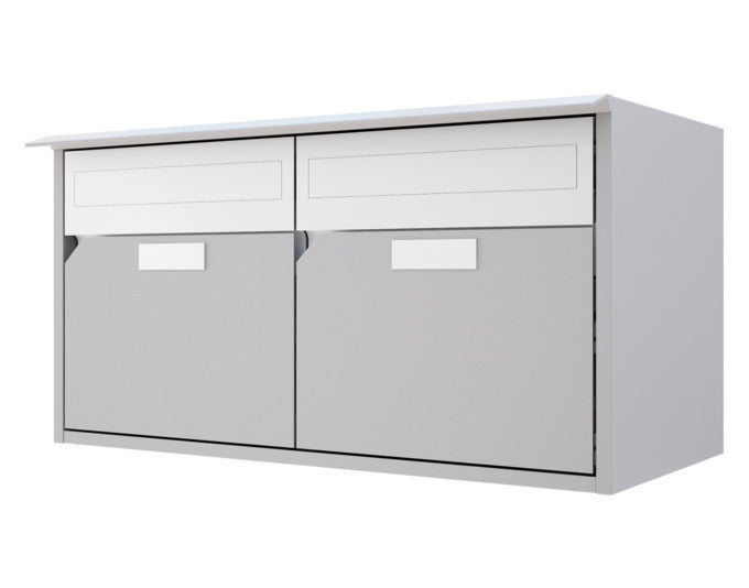 Zwei nebeneinander montierte Briefkästen aus Aluminium in Weiss, mit flacher Front, Regenschutzleiste und pulverbeschichtetem Gehäuse.