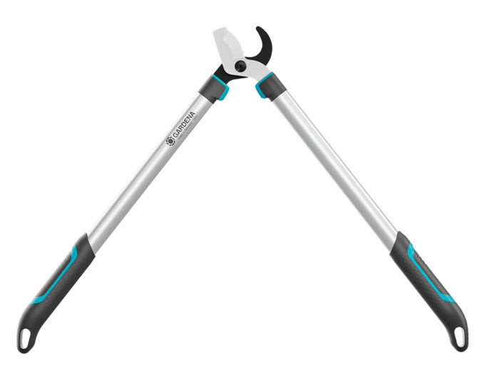 Die GARDENA EasyCut L Astschere bietet präzises Schneiden von Ästen mit Leichtigkeit dank ergonomischem Design und scharfen Klingen.