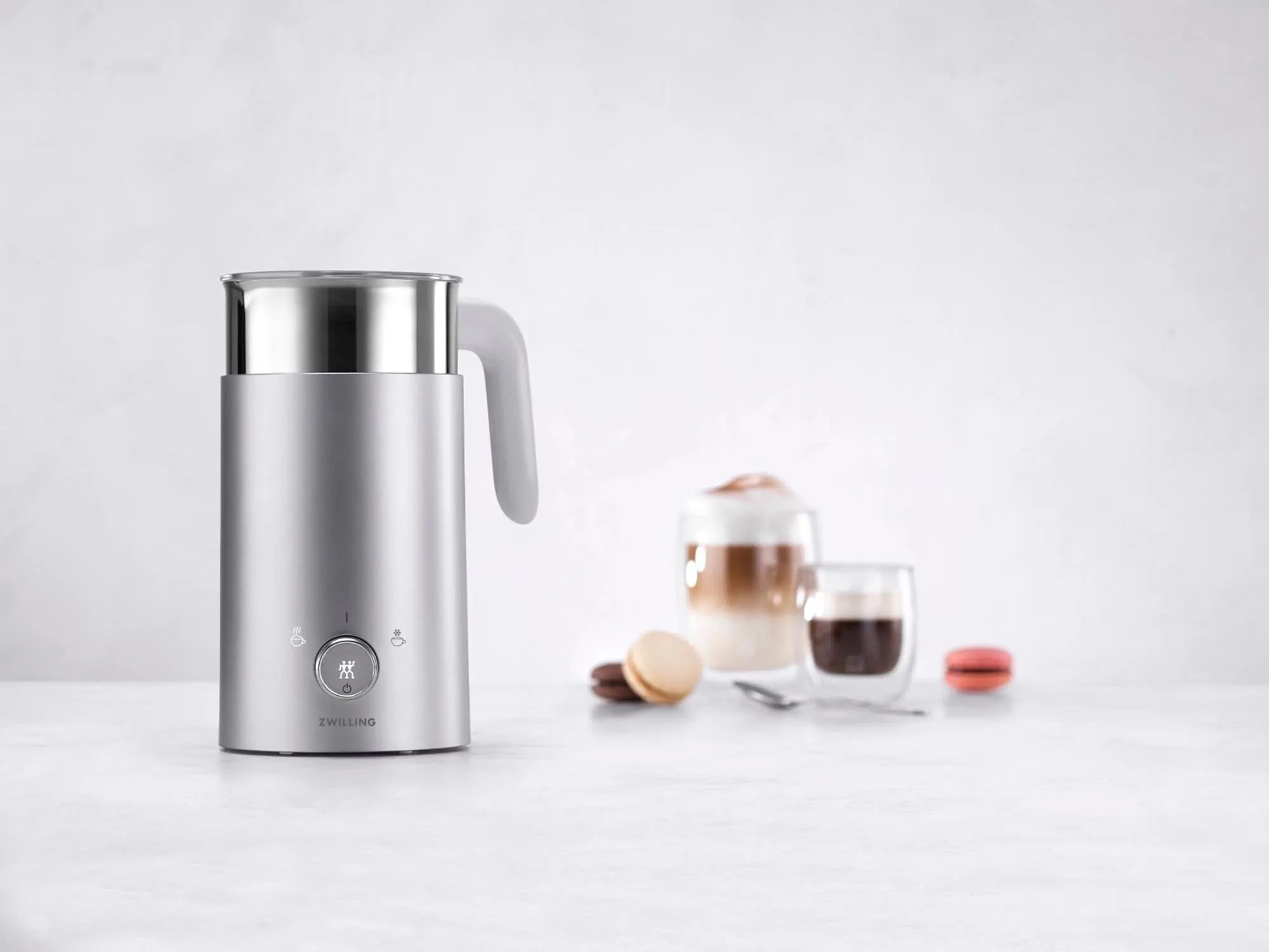 Zwilling Enfinigy: Moderner 400ml Milchaufschäumer in edlem Silber.