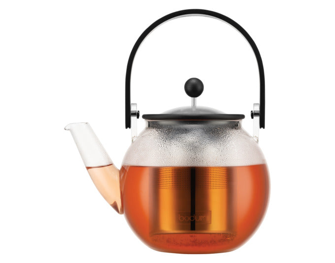 BODUM Teekanne Assam Henkel schwarz 1 l in  präsentiert im Onlineshop von KAQTU Design AG. Kanne ist von BODUM