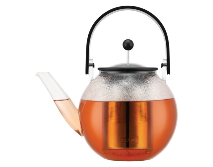 BODUM Teekanne Assam Henkel schwarz 1.5 l in  präsentiert im Onlineshop von KAQTU Design AG. Kanne ist von BODUM