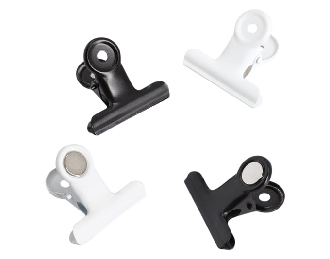 ZELLER Magnet-Set 4 Stück Clips Metall 4x3.5 cm schwarz weiss in  präsentiert im Onlineshop von KAQTU Design AG. Büromaterial ist von ZELLER PRESENT