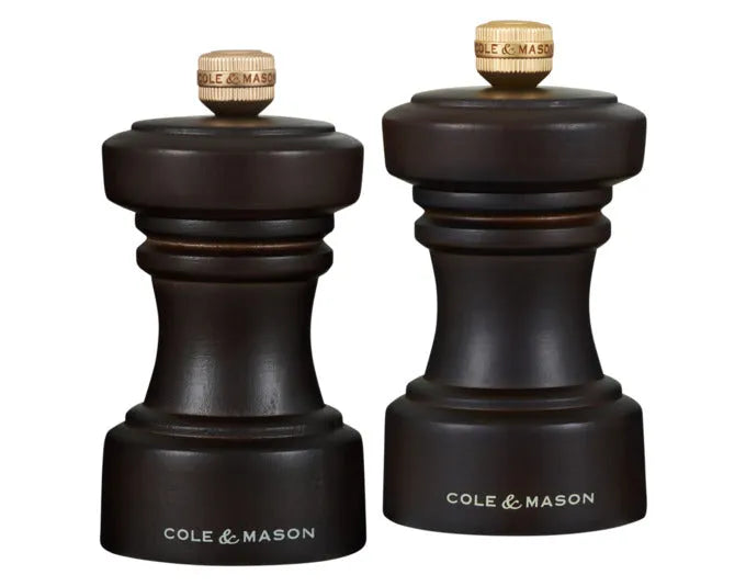 COLE&MASON Pfeffer-/Salzmühlen Set Hoxton Buche dunkel 10.4x5.5x5.5 cm in  präsentiert im Onlineshop von KAQTU Design AG. Salz & Pfeffer ist von COLE & MASON