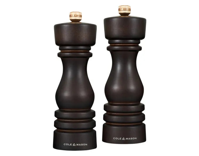 COLE&MASON Pfeffer-/Salzmühlen Set London Buche dunkel 18x5.8x5.8 cm in  präsentiert im Onlineshop von KAQTU Design AG. Salz & Pfeffer ist von COLE & MASON
