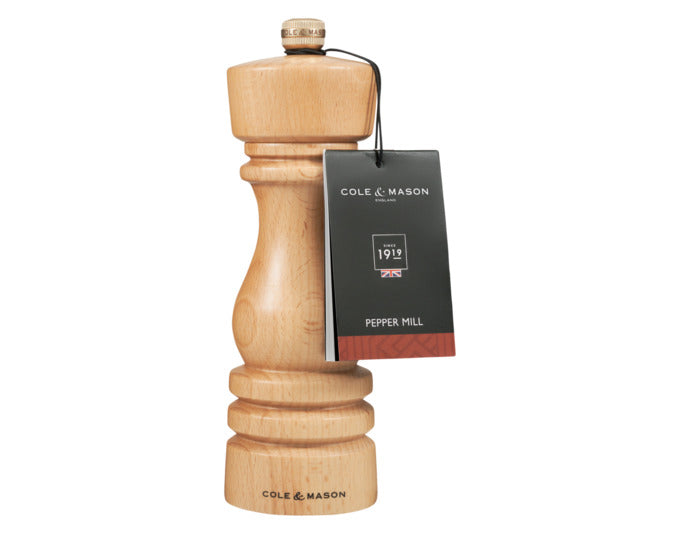 Elegante COLE&MASON Pfeffermühle aus natürlichem Buchenholz, 18 cm hoch, mit präzisem Mahlwerk für perfekten Pfeffergenuss.