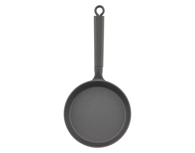 Entdecken Sie die SPRING Bratpfanne Escale ø 20x3.5 cm – ideal für gleichmäßiges Braten und Kochen mit emailliertem Gusseisen. Perfekt für Ihre Küche!