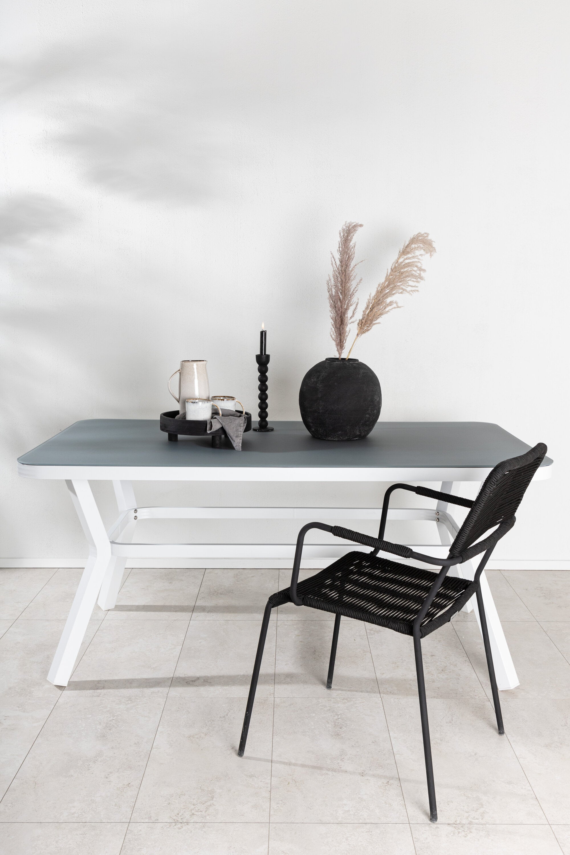 Virya Gartentisch in Grau präsentiert im Onlineshop von KAQTU Design AG. Gartentisch ist von Venture Home