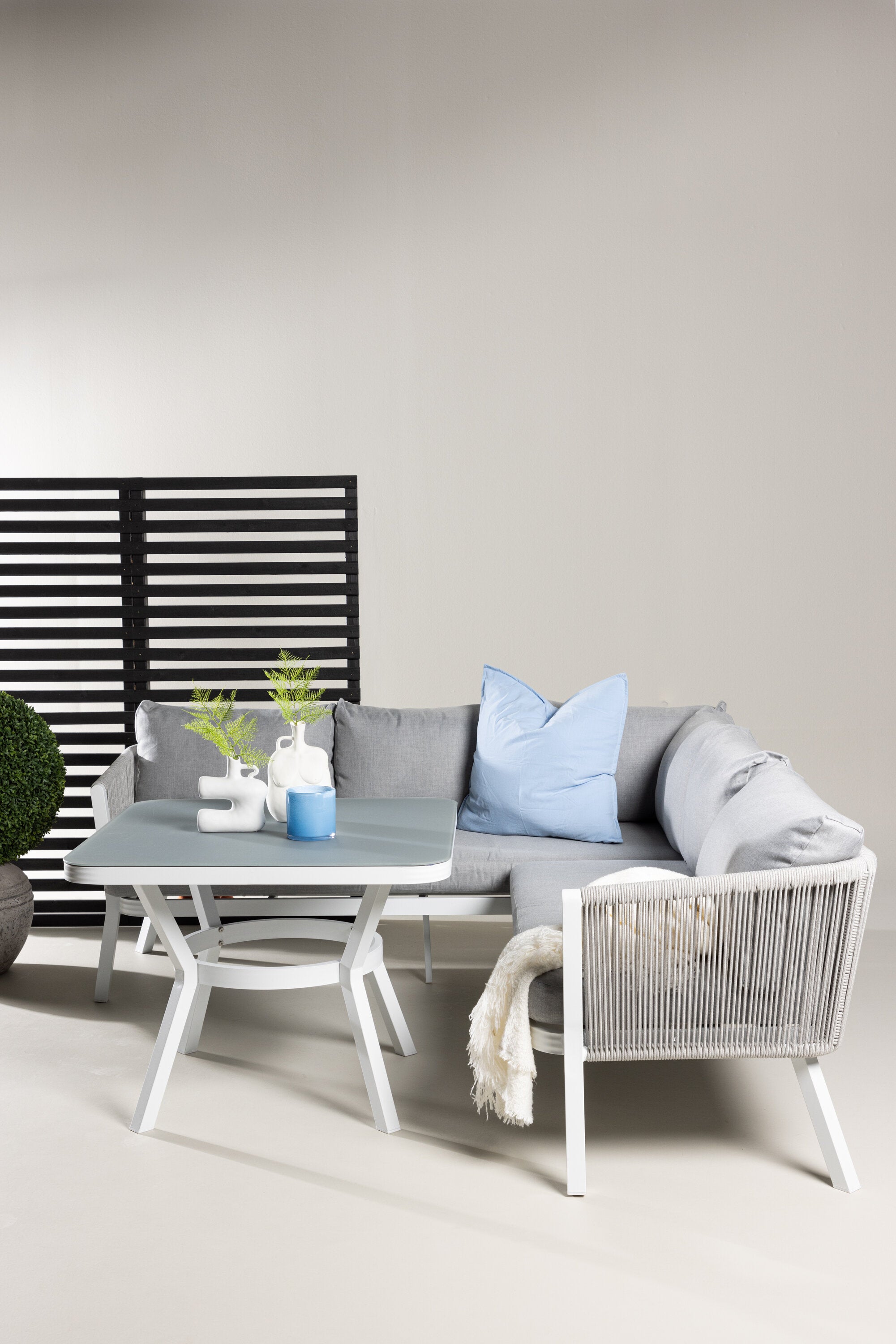 Virya Ecksofa Outdoorset 90cm in Grau / Hellgrau präsentiert im Onlineshop von KAQTU Design AG. Loungeset ist von Venture Home
