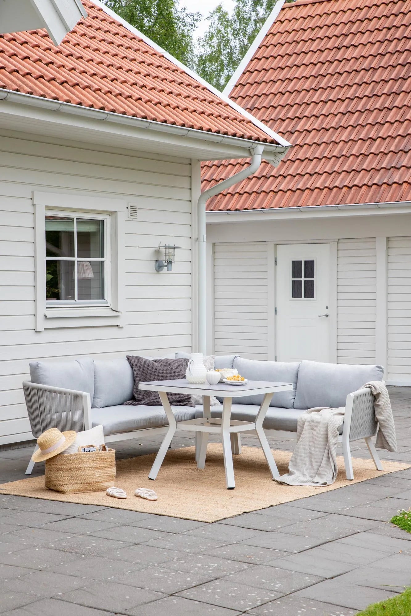 Elegantes Virya Ecksofa: Perfekte Outdoor-Oase von Venture Home.