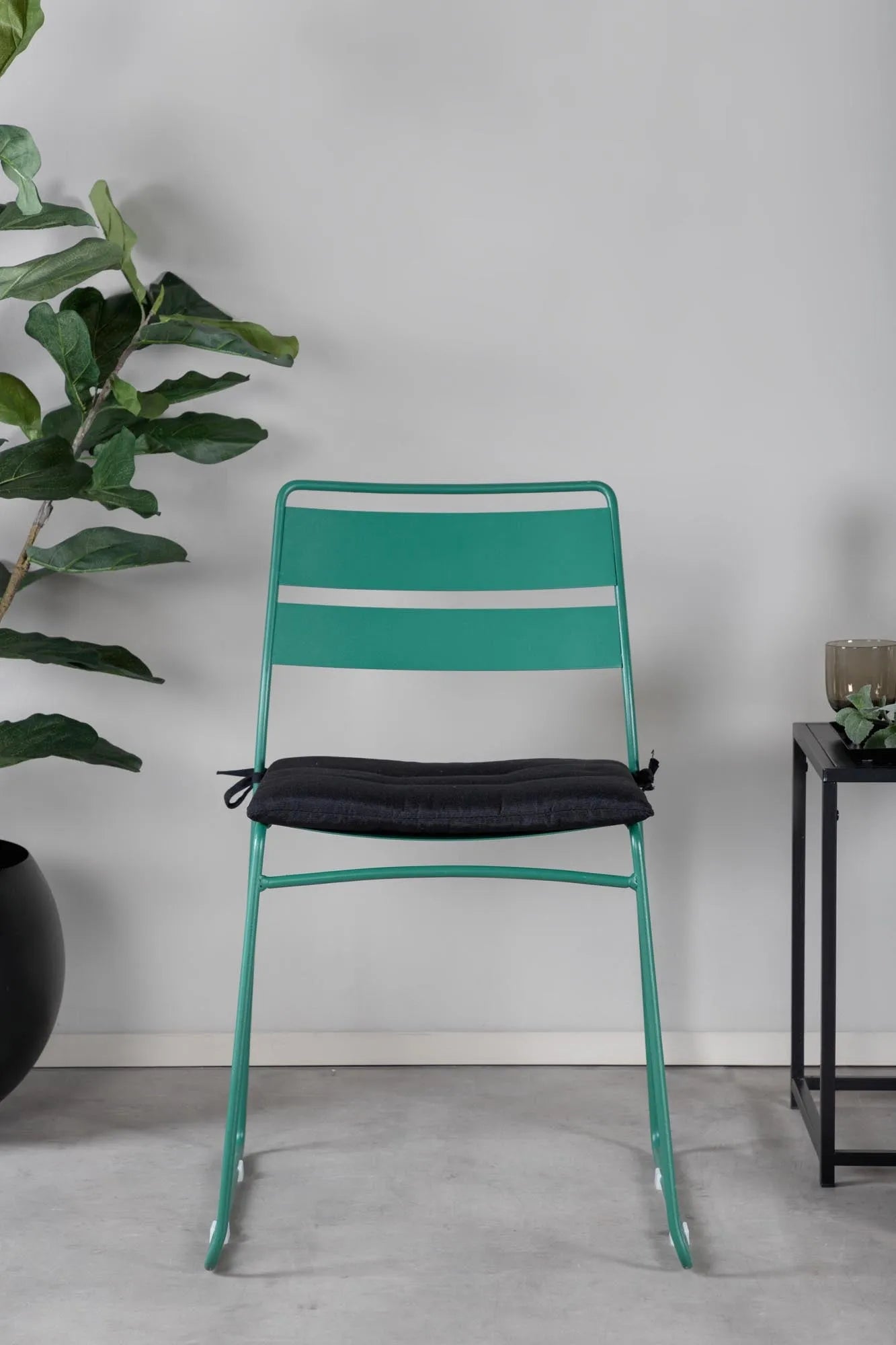 Lina Stuhl in Grün präsentiert im Onlineshop von KAQTU Design AG. Gartenstuhl ist von Venture Home