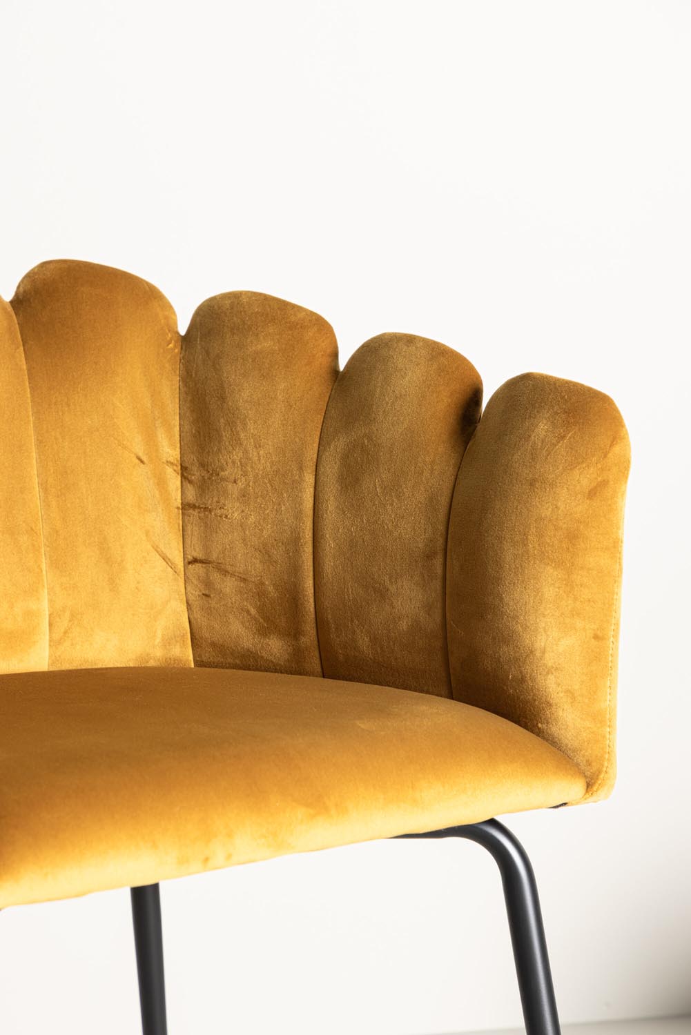 Limhamn Stuhl in Gelb präsentiert im Onlineshop von KAQTU Design AG. Schalenstuhl mit Armlehne ist von Furniture Fashion