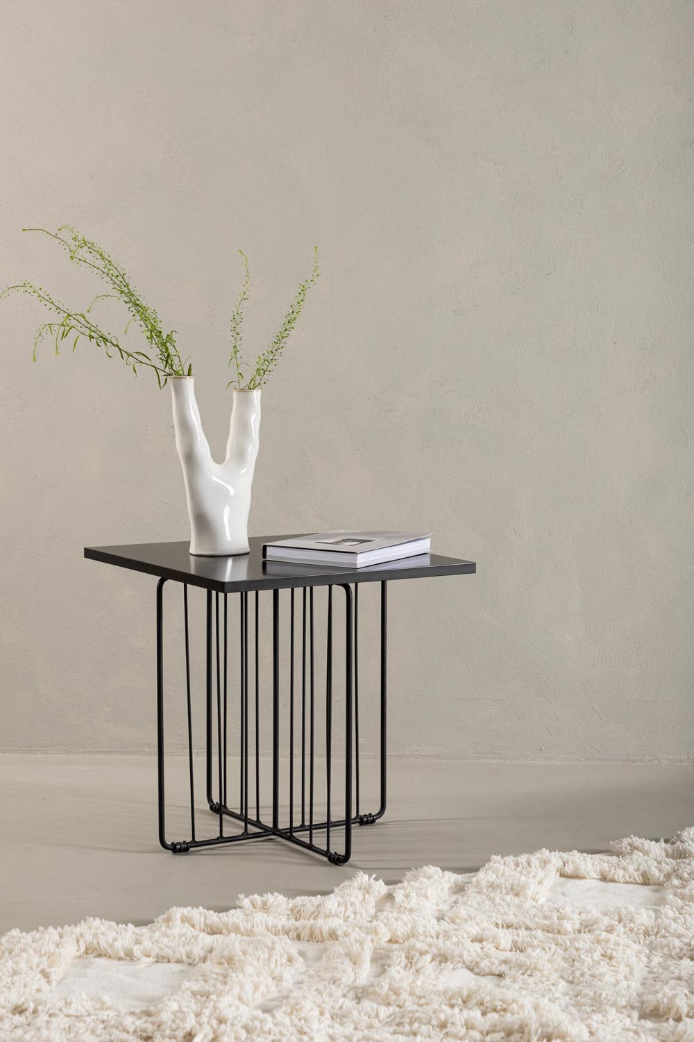 Dayton Coffee Tisch in Schwarz präsentiert im Onlineshop von KAQTU Design AG. Beistelltisch ist von Venture Home