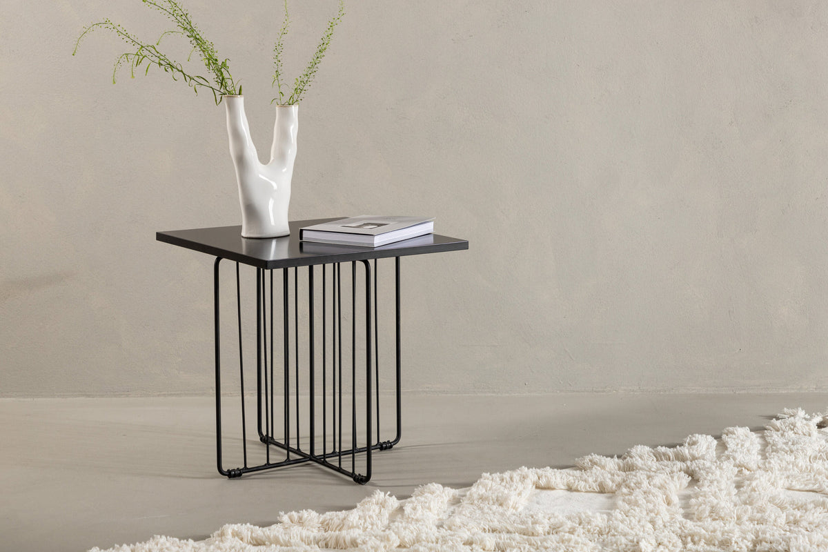 Dayton Coffee Tisch in Schwarz präsentiert im Onlineshop von KAQTU Design AG. Beistelltisch ist von Venture Home