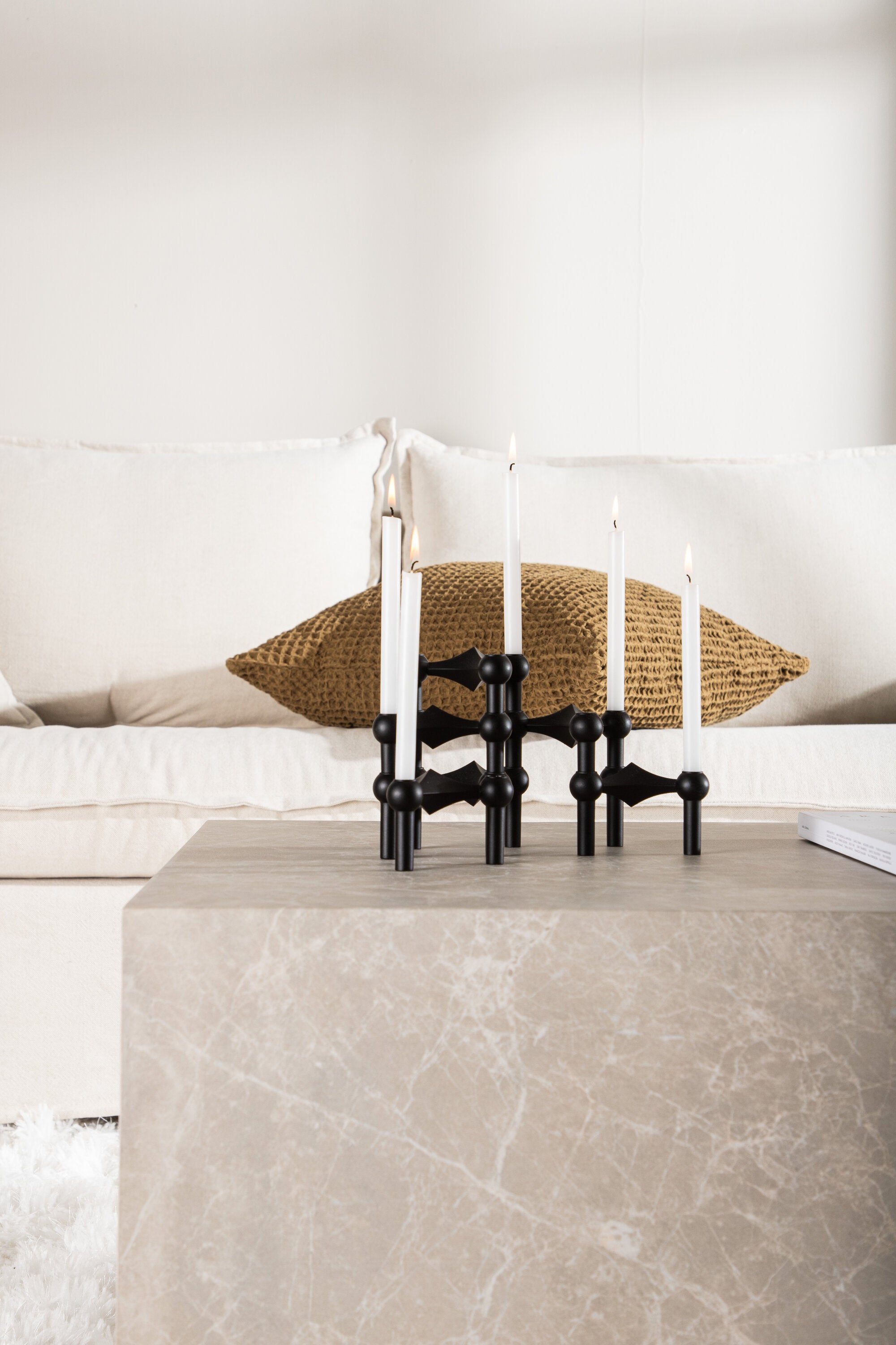 York Coffee Tisch Low in Beige präsentiert im Onlineshop von KAQTU Design AG. Beistelltisch ist von Venture Home
