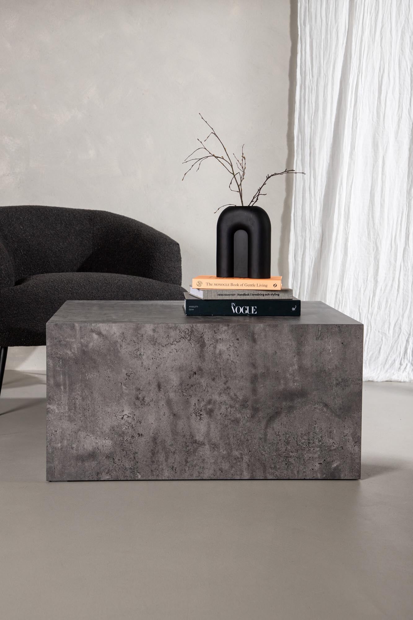 Entdecken Sie den eleganten York Coffee Tisch Low von Venture Home – vielseitig, stabil und perfekt für jeden Wohnstil.