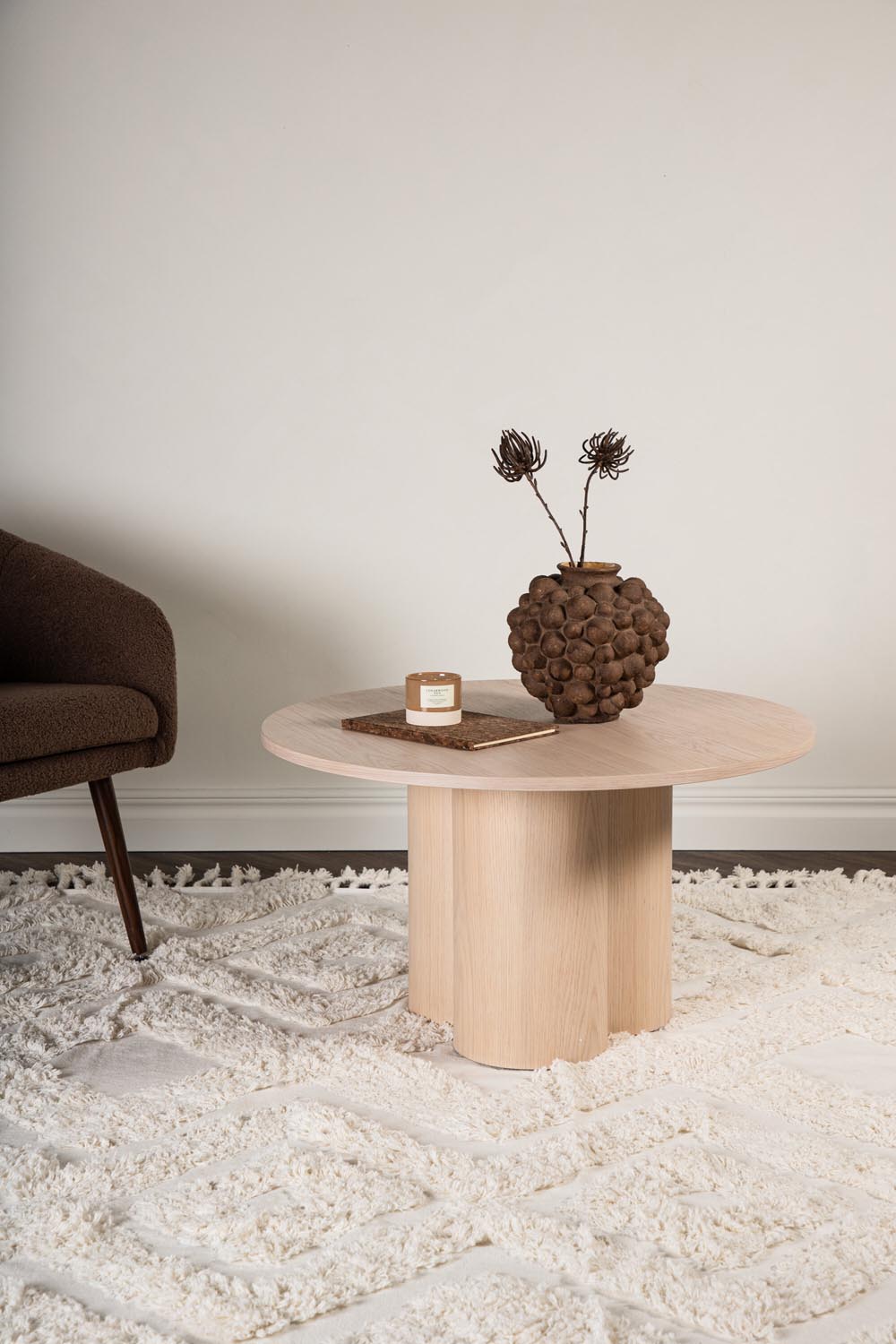 Olivia Coffee Tisch in Tünchen präsentiert im Onlineshop von KAQTU Design AG. Beistelltisch ist von Venture Home