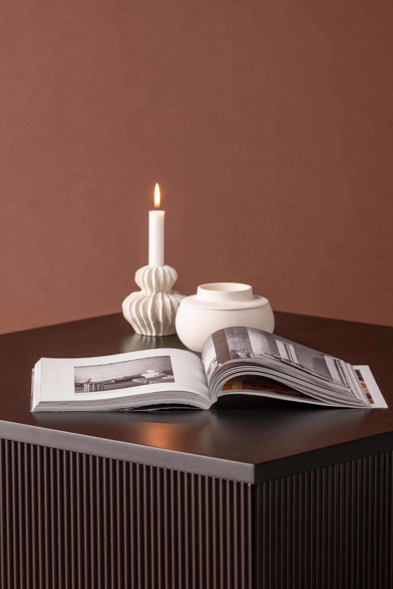 Moderner Lenox Sofatisch von Venture Home, stilvolles Design mit praktischer Ablage, ideal für jedes Wohnzimmer.
