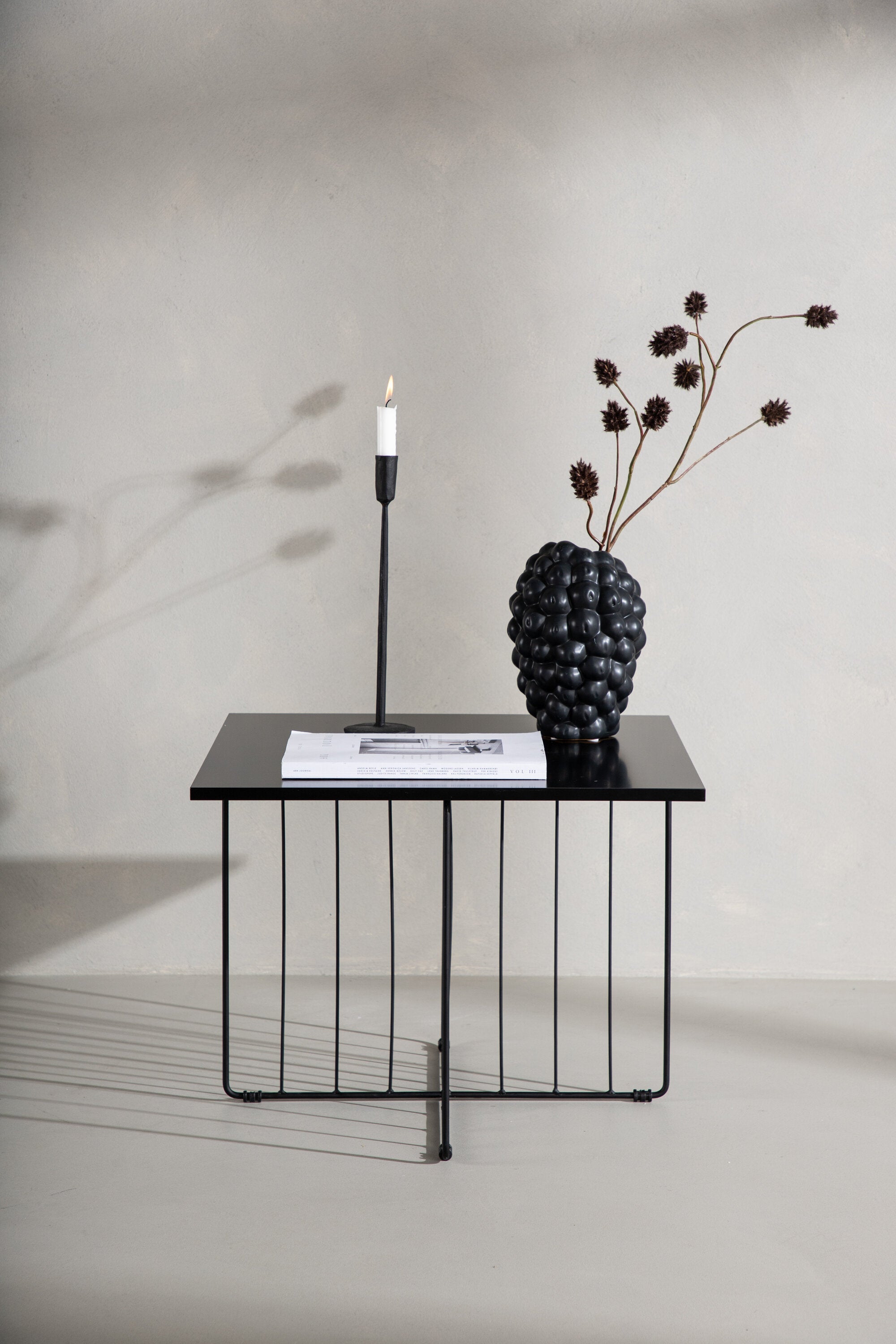 Dayton Coffee Tisch in Schwarz präsentiert im Onlineshop von KAQTU Design AG. Beistelltisch ist von Venture Home