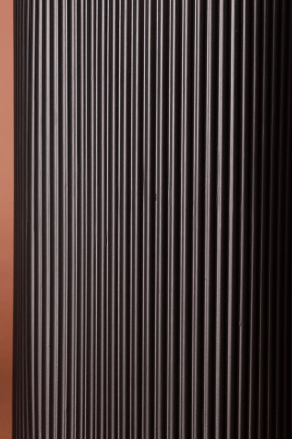Lenox Beistelltisch in Schwarz präsentiert im Onlineshop von KAQTU Design AG. Beistelltisch ist von Venture Home