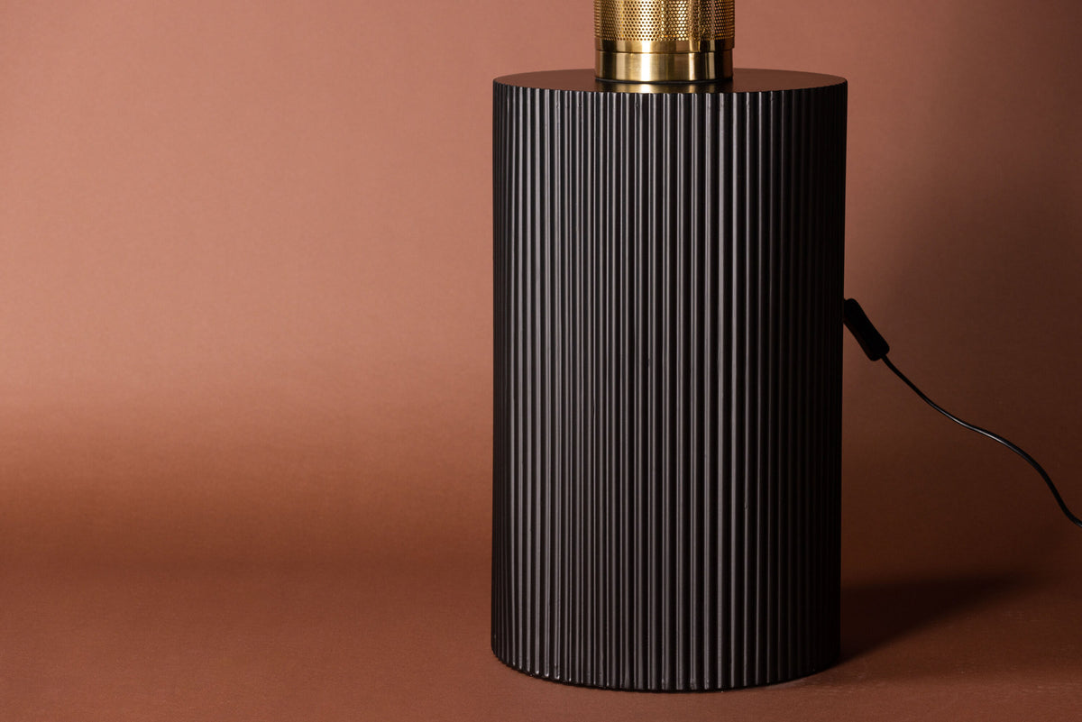 Lenox Beistelltisch in Schwarz präsentiert im Onlineshop von KAQTU Design AG. Beistelltisch ist von Venture Home