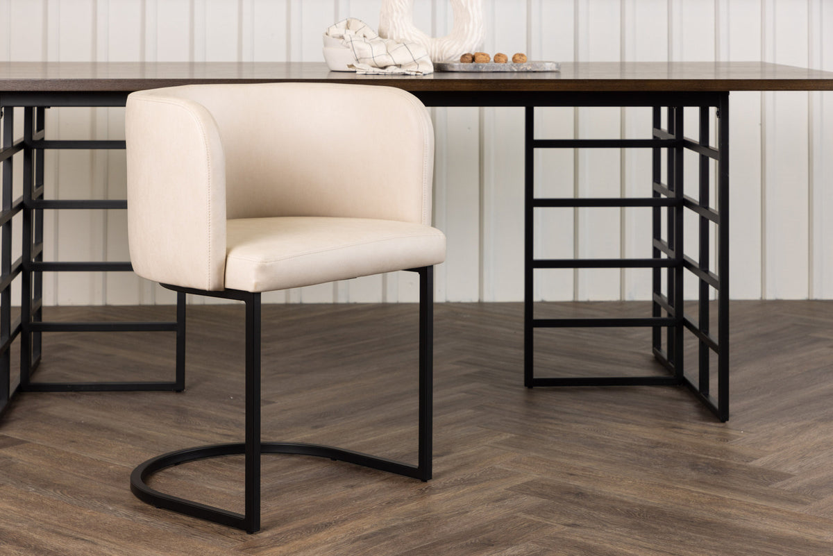 Simrishamn Stuhl in Beige präsentiert im Onlineshop von KAQTU Design AG. Schalenstuhl mit Armlehne ist von Furniture Fashion