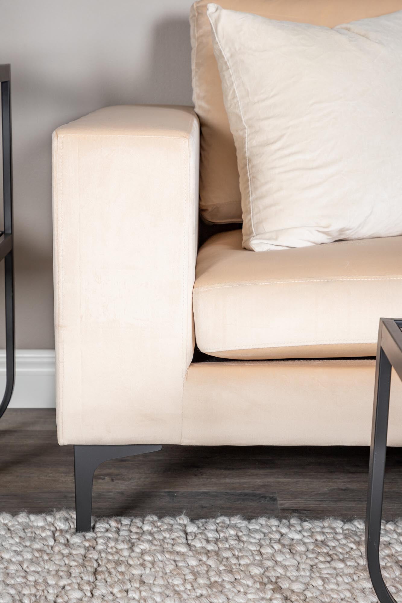 Bolero Sofa in Beige präsentiert im Onlineshop von KAQTU Design AG. 3er Sofa ist von Venture Home