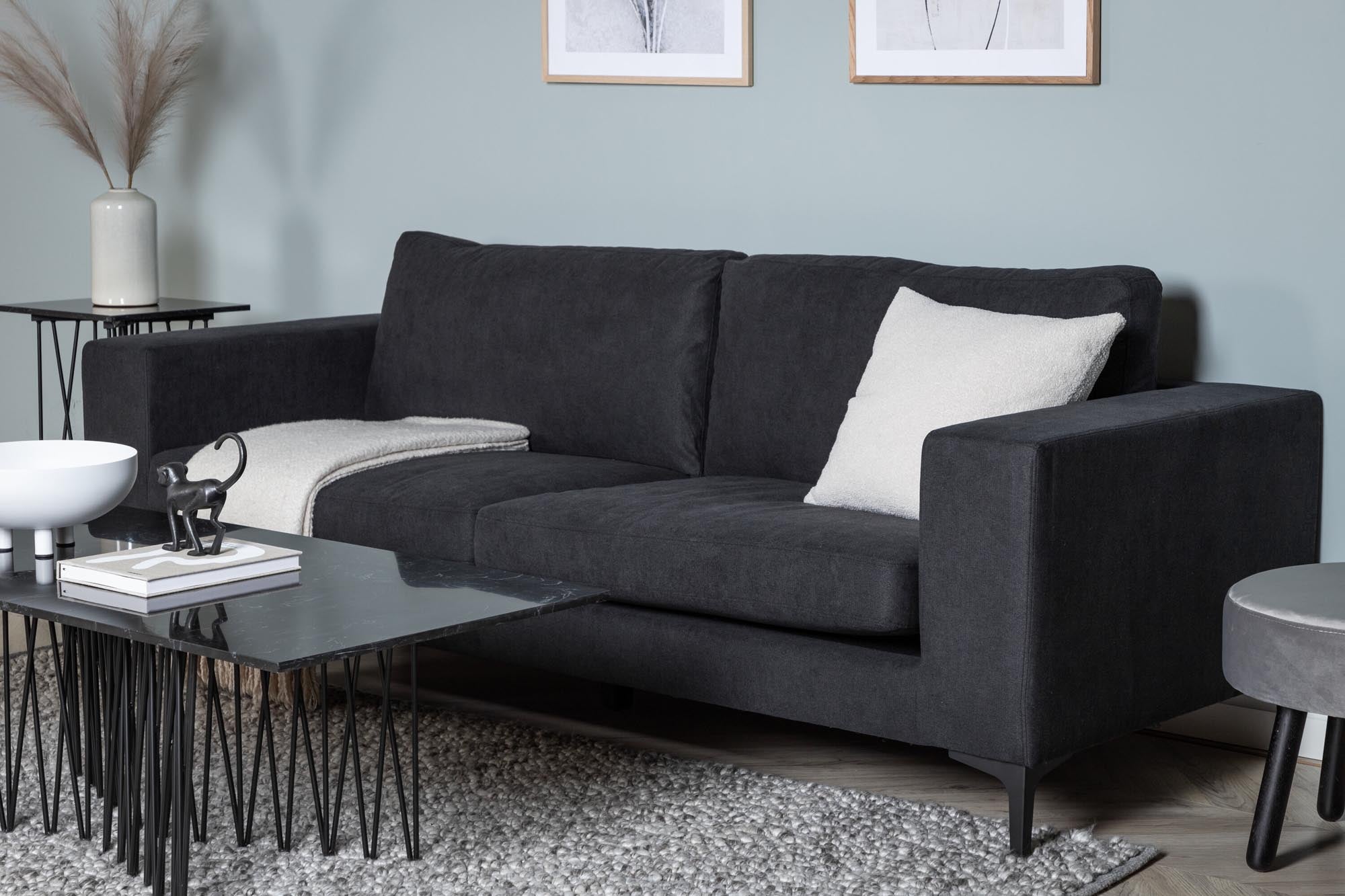 Bolero Sofa in Schwarz präsentiert im Onlineshop von KAQTU Design AG. 3er Sofa ist von Venture Home