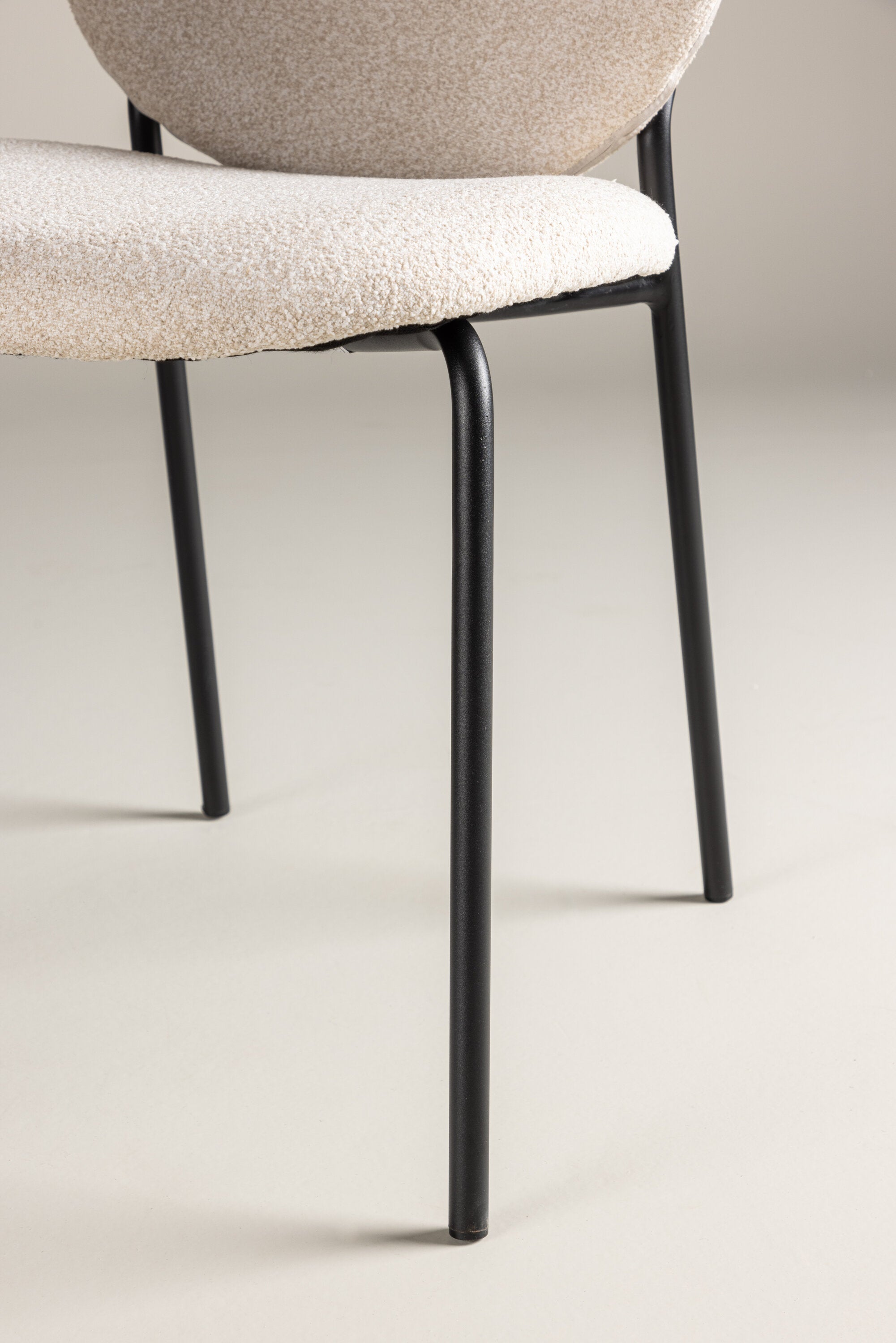 Vault Esszimmerstuhl in Beige präsentiert im Onlineshop von KAQTU Design AG. Stuhl ist von Venture Home