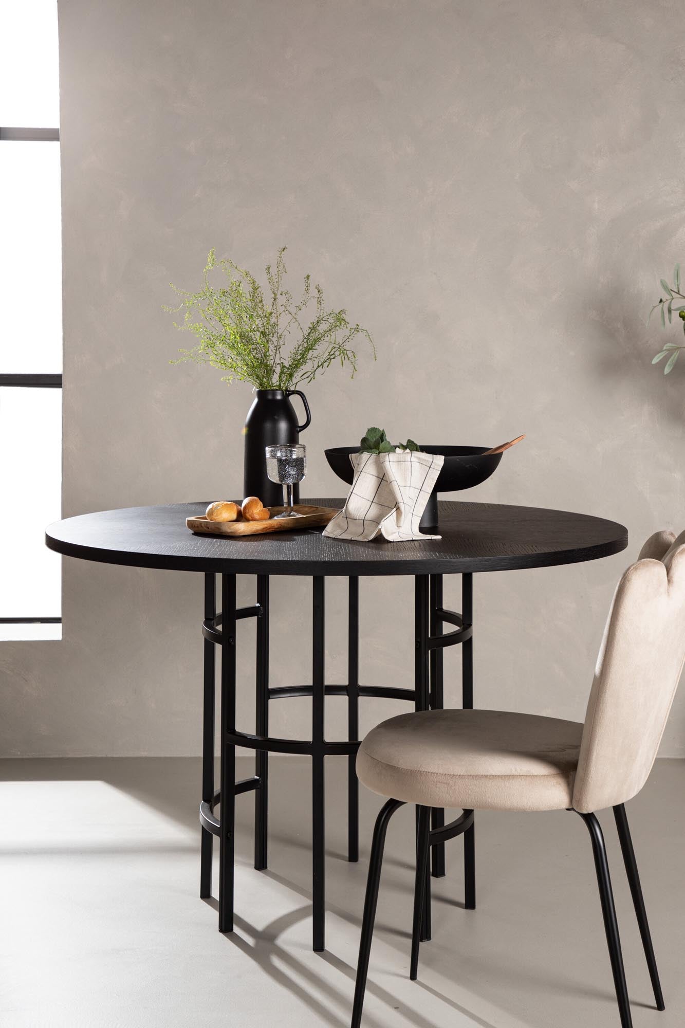 Copenhagen Esstisch: Eleganter MDF-Tisch mit schwarzem Metallgestell für stilvolle Essbereiche. Ideal für gesellige Runden und festliche Anlässe.