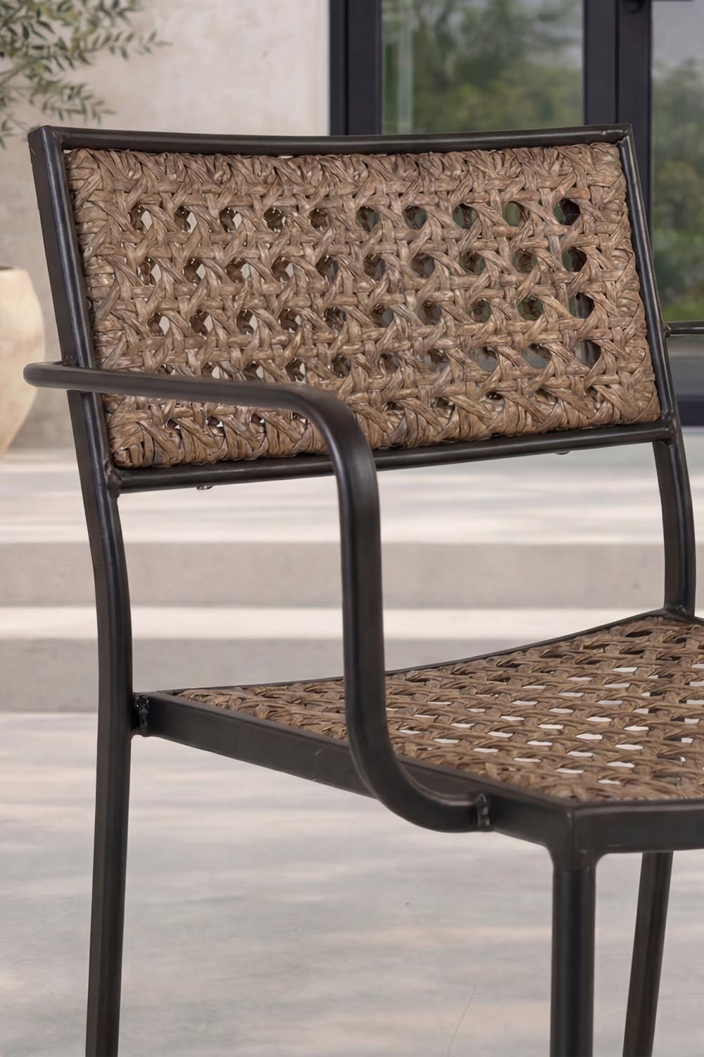 Paola Stuhl in Natur präsentiert im Onlineshop von KAQTU Design AG. Gartenstuhl mit Armlehnen ist von Venture Home