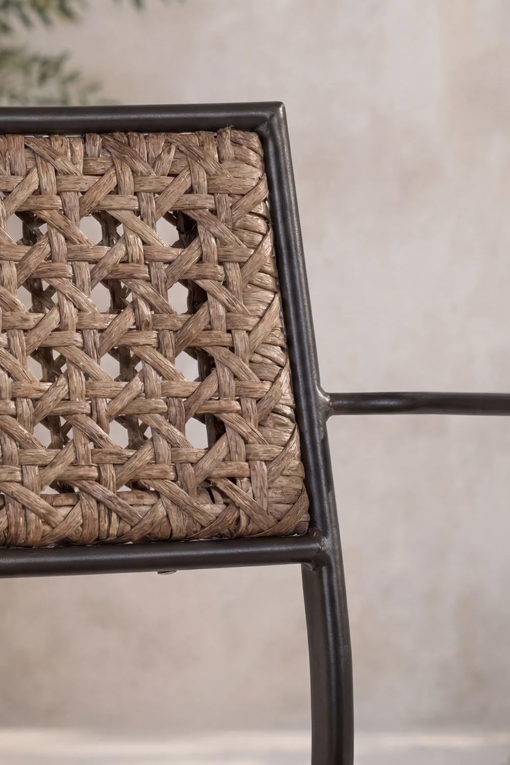 Paola Stuhl in Natur präsentiert im Onlineshop von KAQTU Design AG. Gartenstuhl mit Armlehnen ist von Venture Home