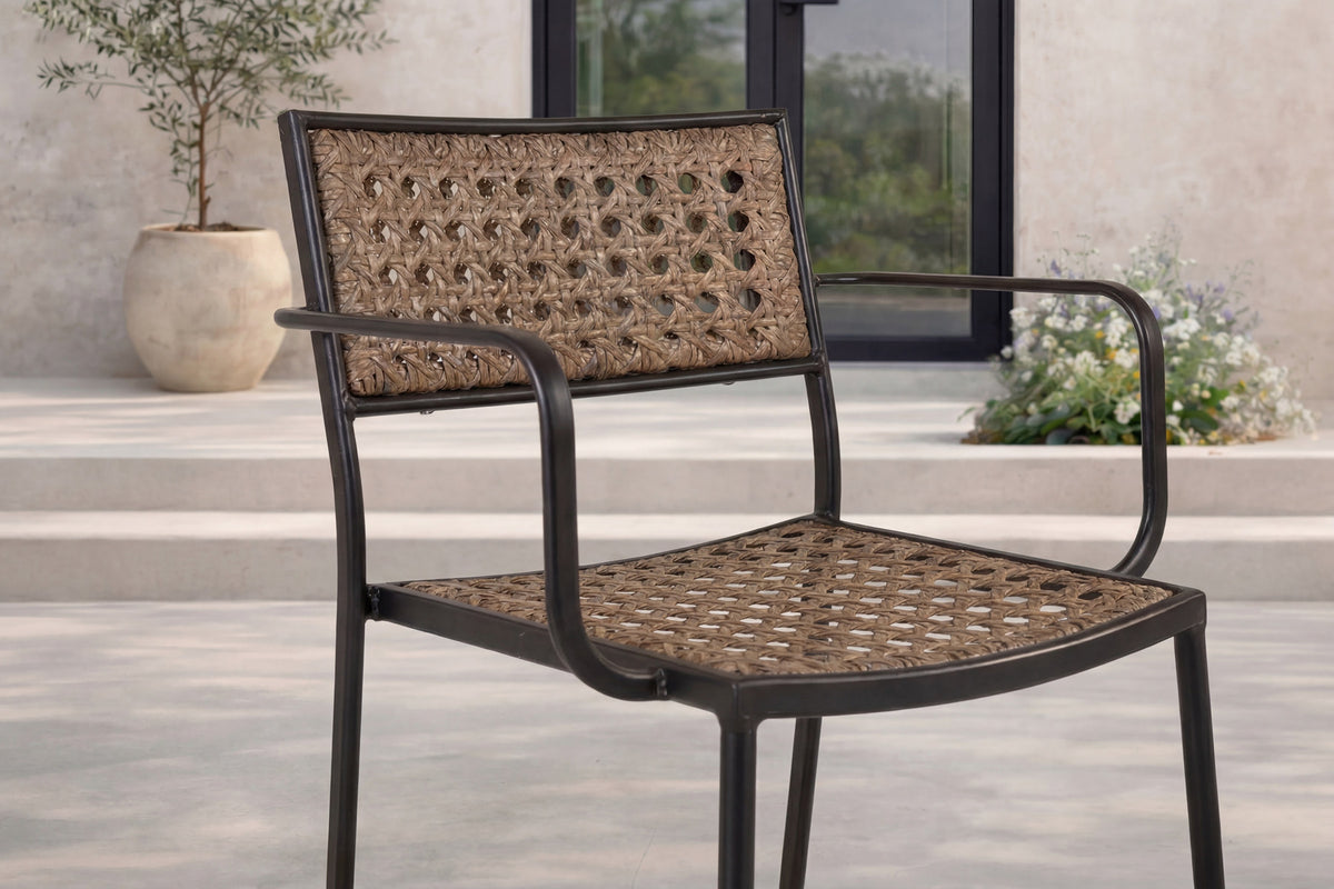 Paola Stuhl in Natur präsentiert im Onlineshop von KAQTU Design AG. Gartenstuhl mit Armlehnen ist von Venture Home