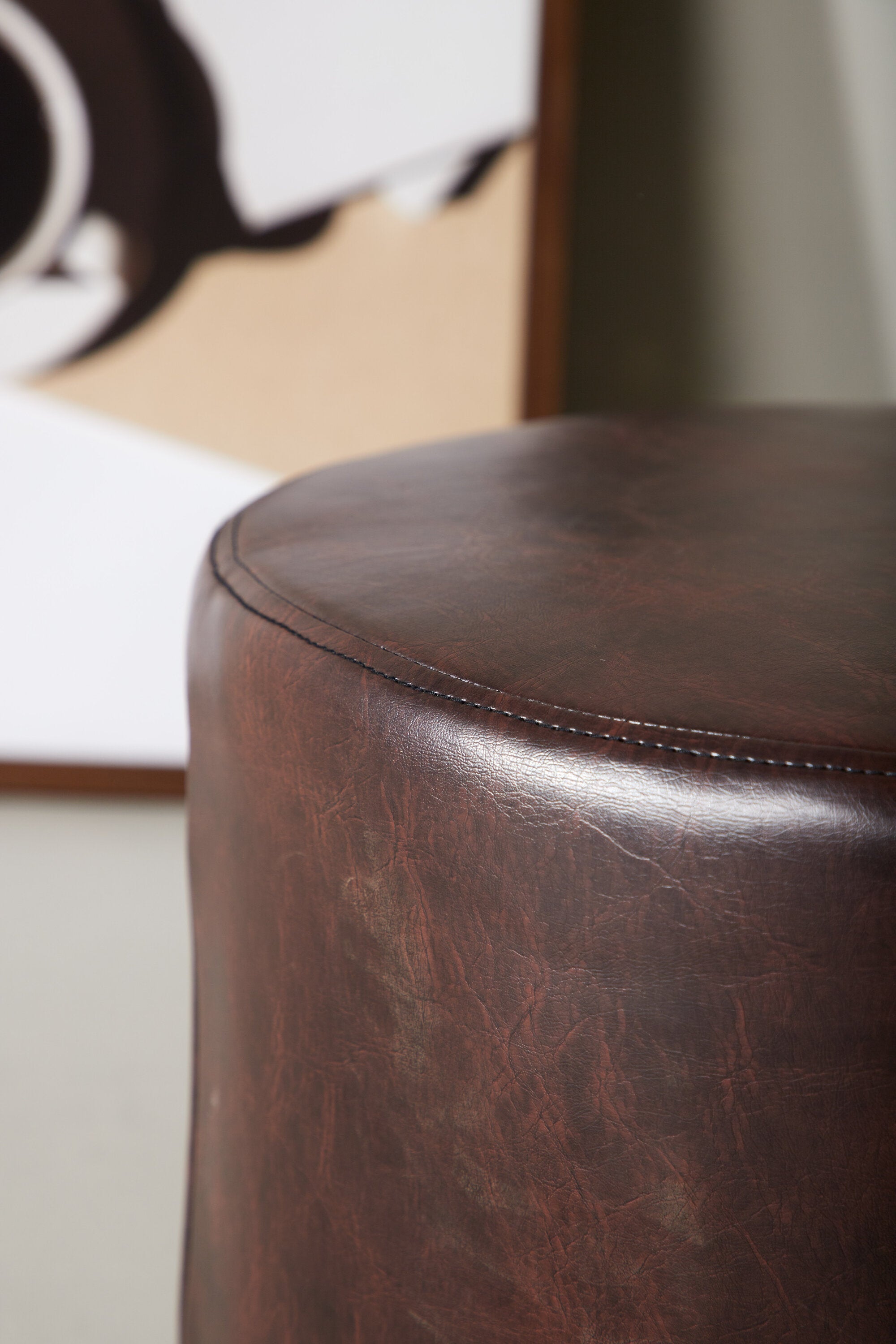 Eastport Ottoman / Pouf in Braun präsentiert im Onlineshop von KAQTU Design AG. Pouf ist von Venture Home