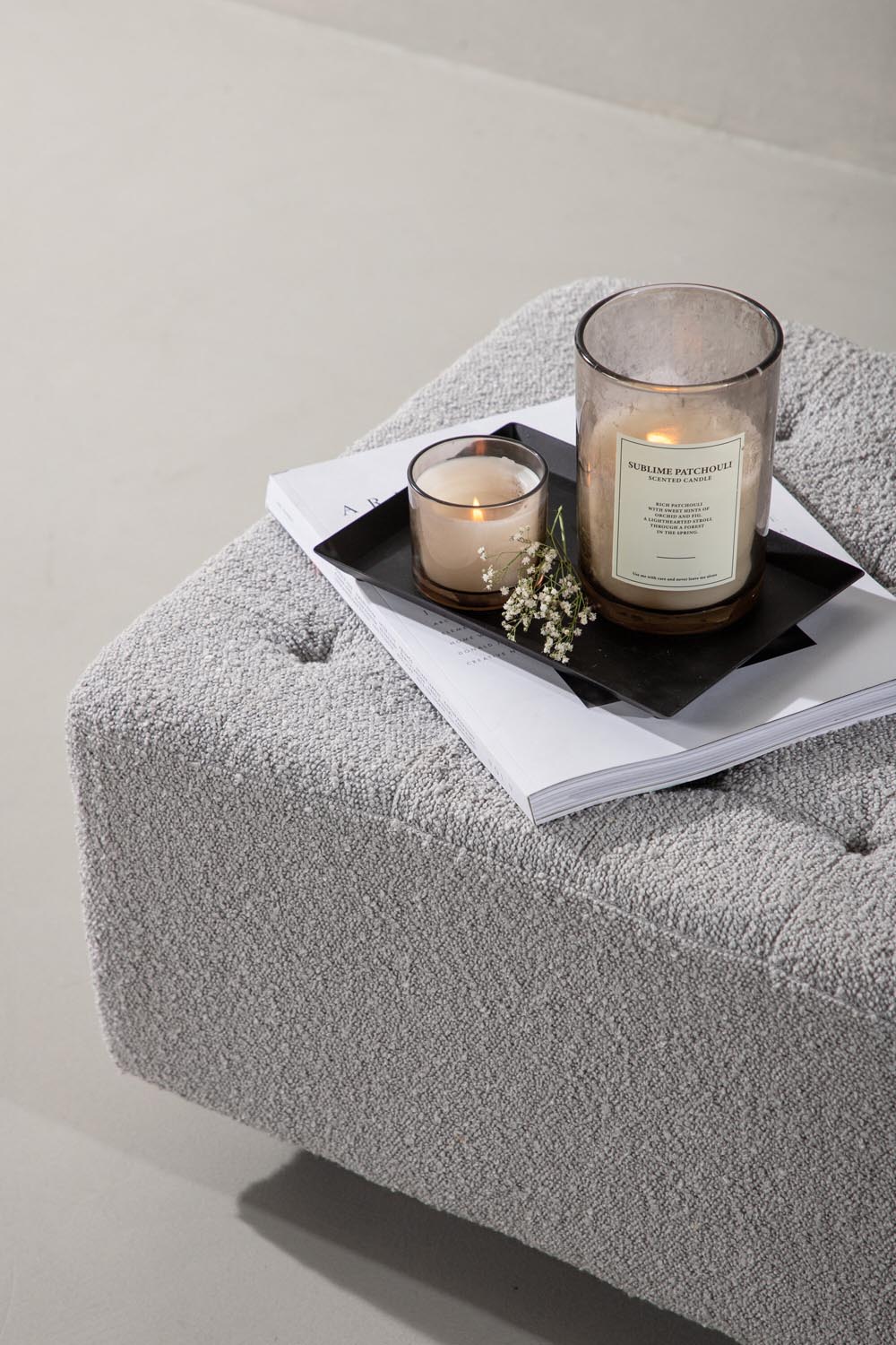 Bowie Ottoman / Pouf in Hellgrau präsentiert im Onlineshop von KAQTU Design AG. Pouf ist von Venture Home
