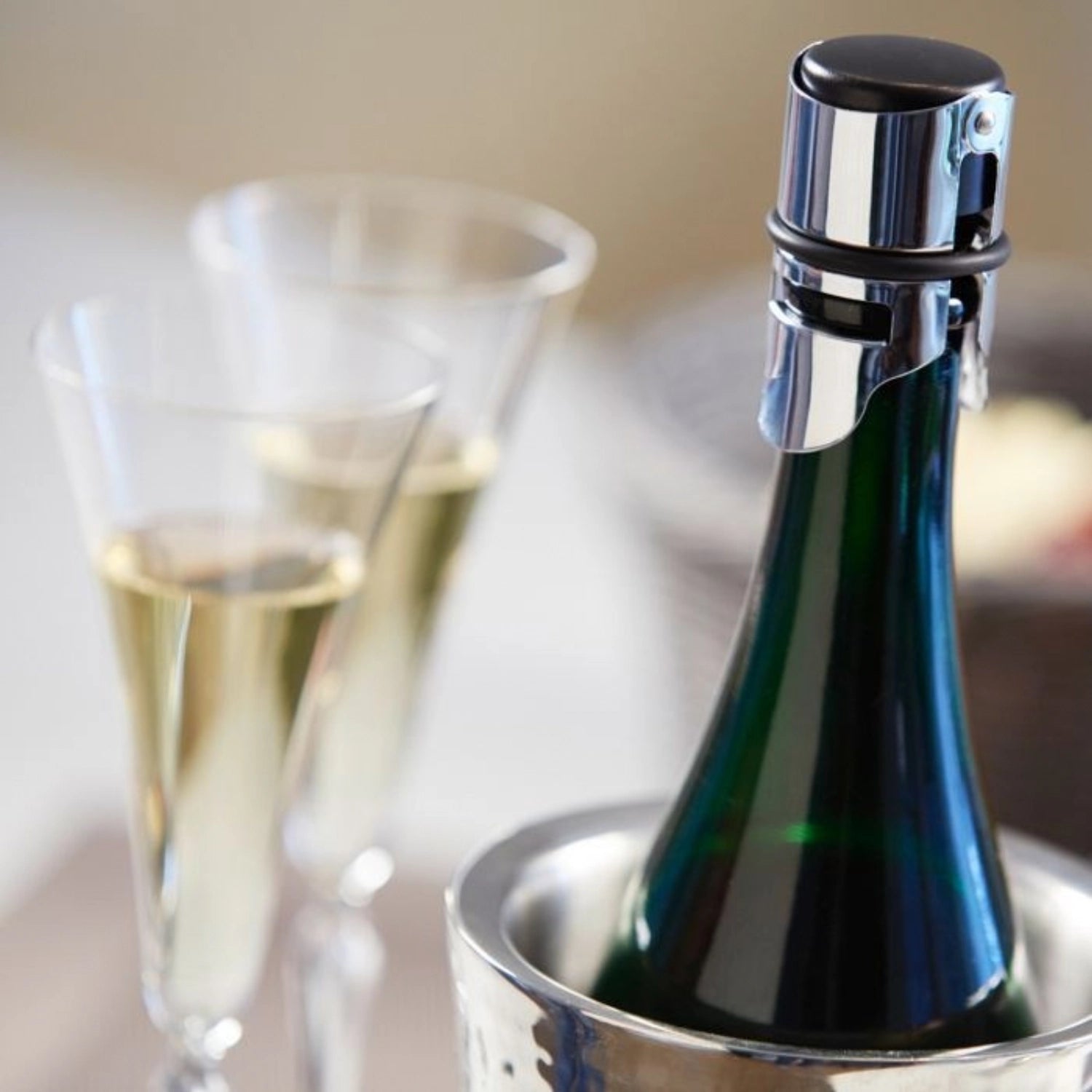 Eleganter Sektflaschenverschluss Vermo in verchromter Ausführung, 6.5x4x4cm, perfekt für die Frischhaltung von Sekt und Champagner, unverzichtbares Barzubehör.
