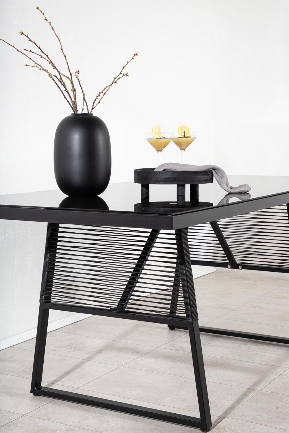 Tisch Dallas in Schwarz präsentiert im Onlineshop von KAQTU Design AG. Gartentisch ist von Venture Home