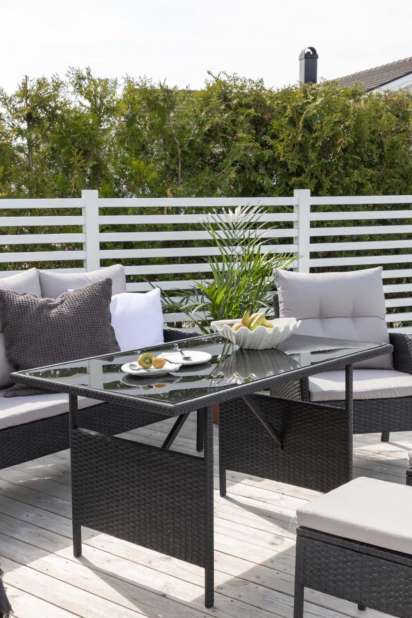 Stilvolles Knock Sofa Outdoorset 120cm von Venture Home für Balkone.