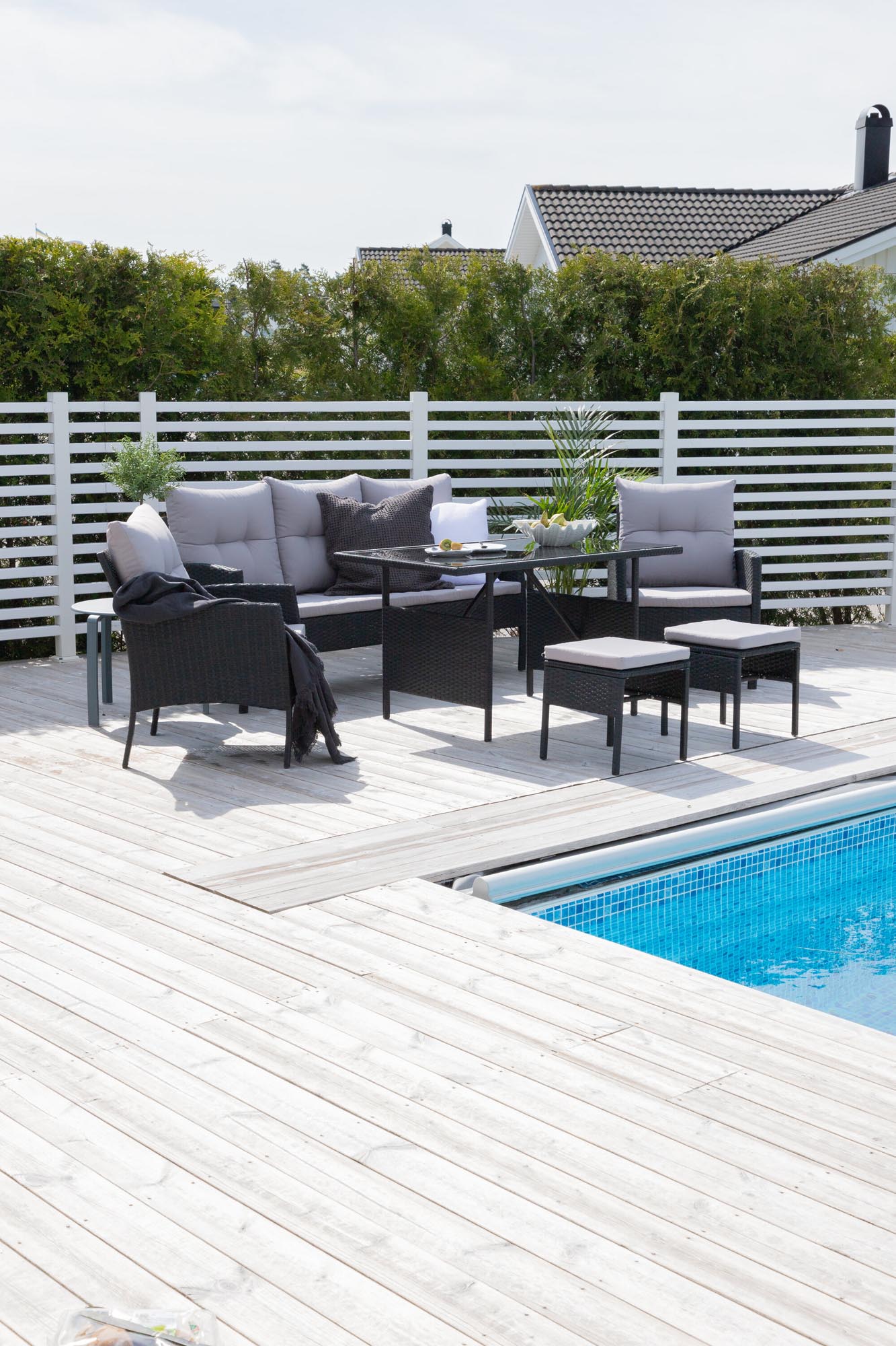 Knock Sofa Outdoorset 120cm in Schwarz / Grau präsentiert im Onlineshop von KAQTU Design AG. Loungeset ist von Venture Home