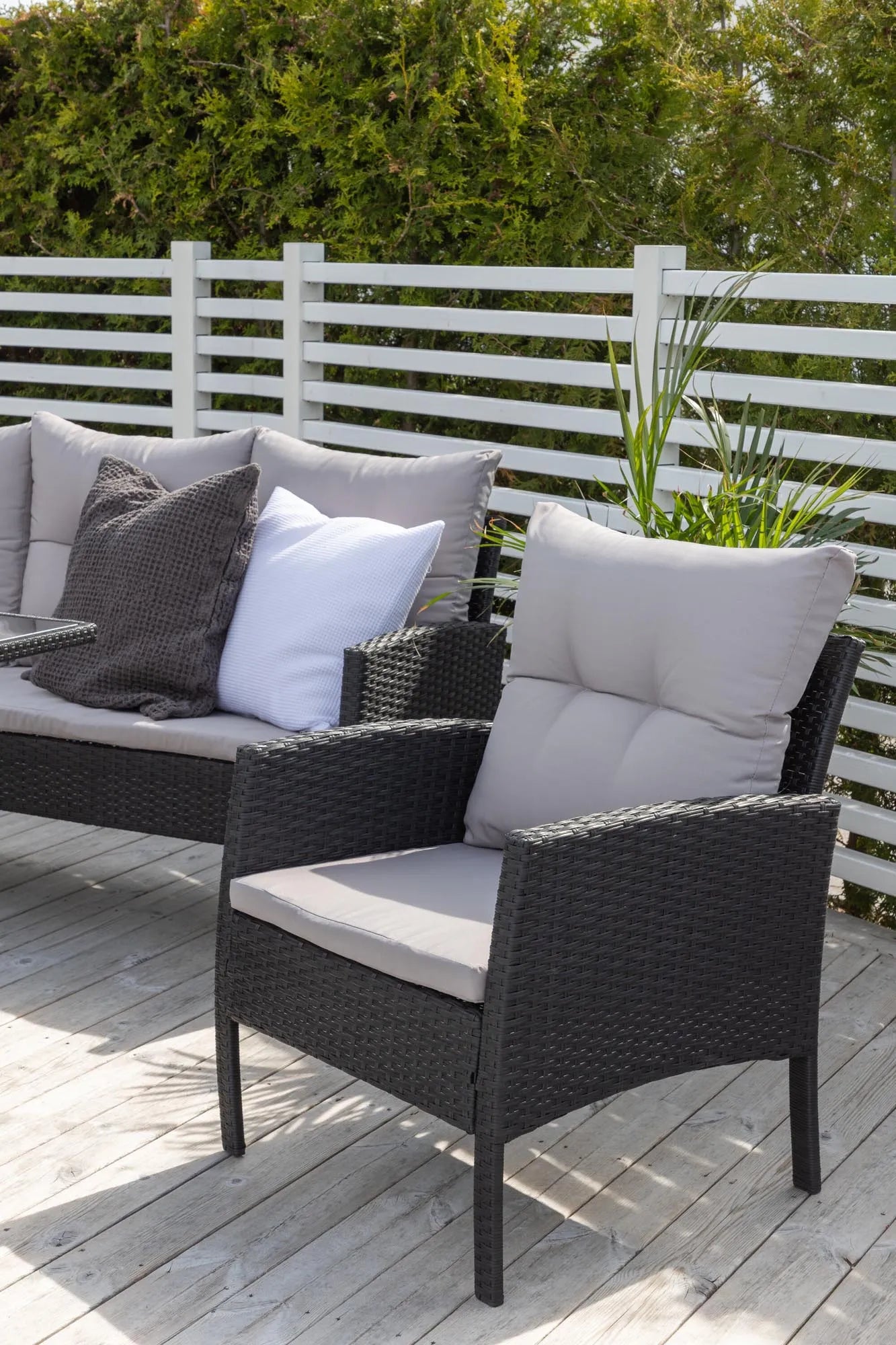 Komfortables Knock Sofa Outdoorset 120cm von Venture Home für Gärten.