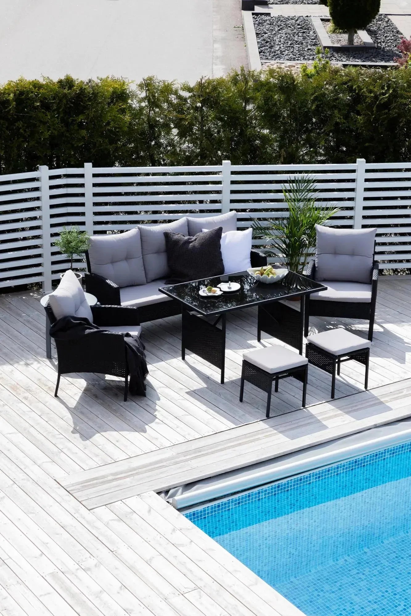 Elegantes Knock Sofa Outdoorset 120cm von Venture Home für Terrassen.