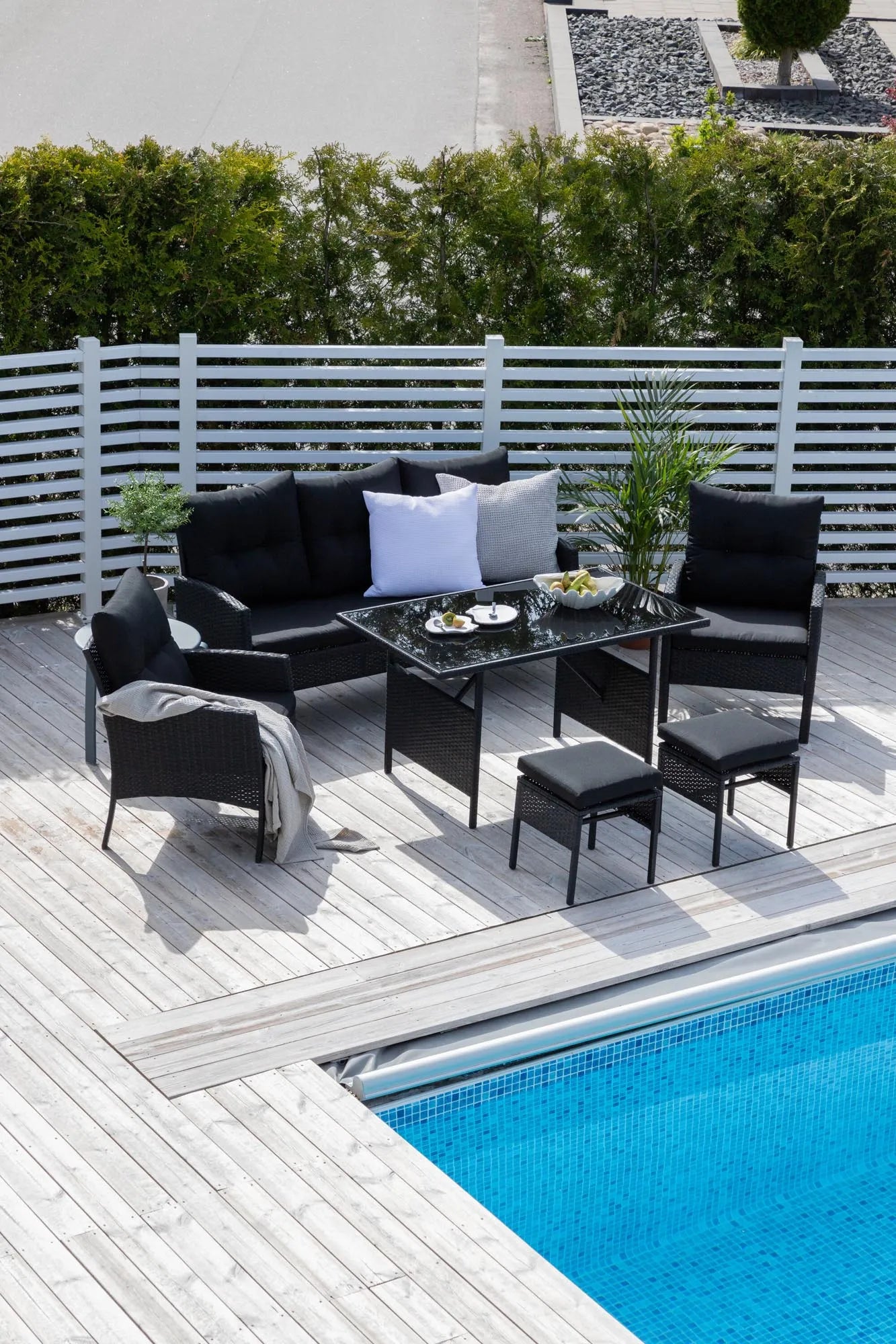 Elegantes Knock Sofa Outdoorset 120cm von Venture Home für Terrassen.