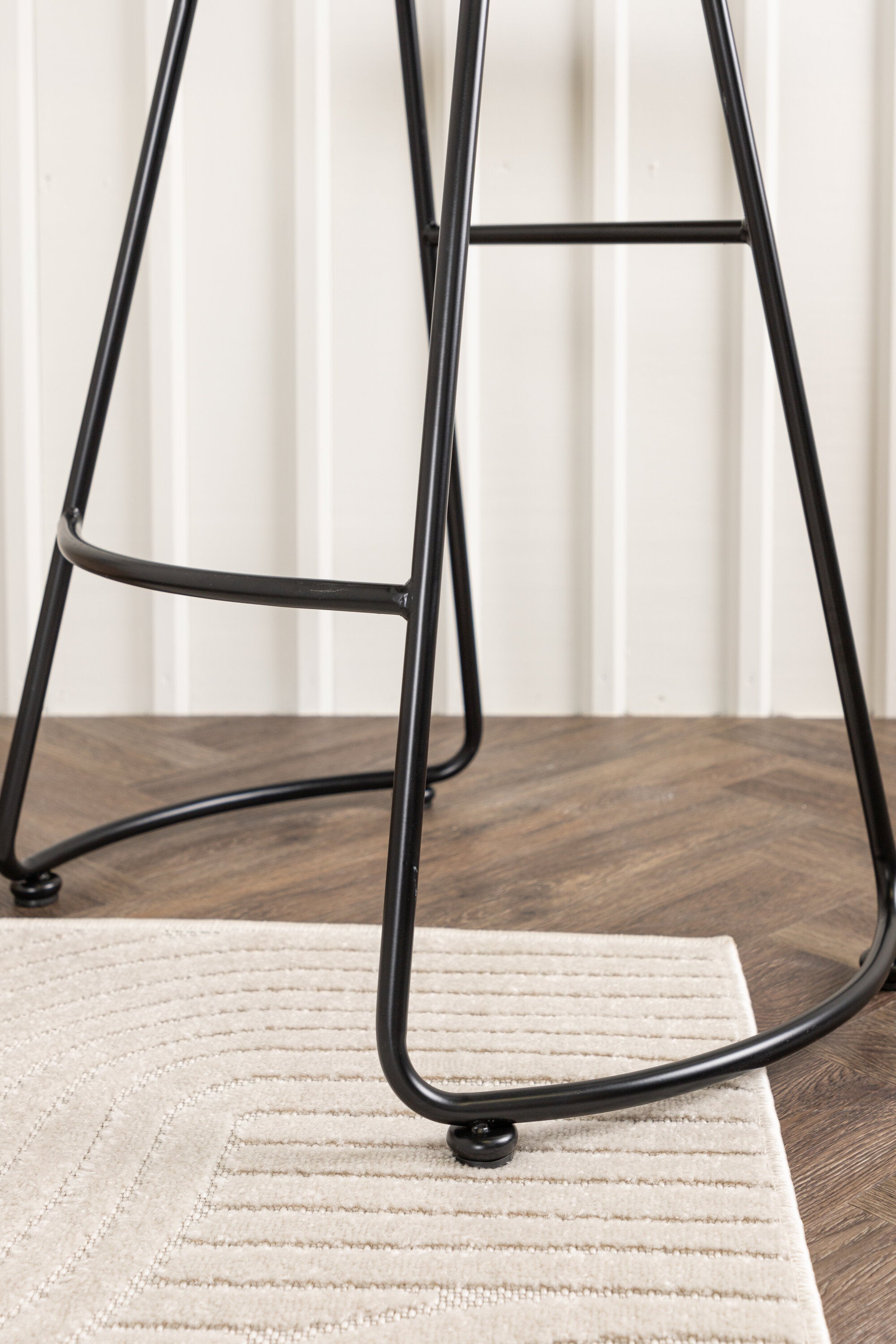 Ozark Barstuhl in Schwarz präsentiert im Onlineshop von KAQTU Design AG. Barhocker ist von Venture Home