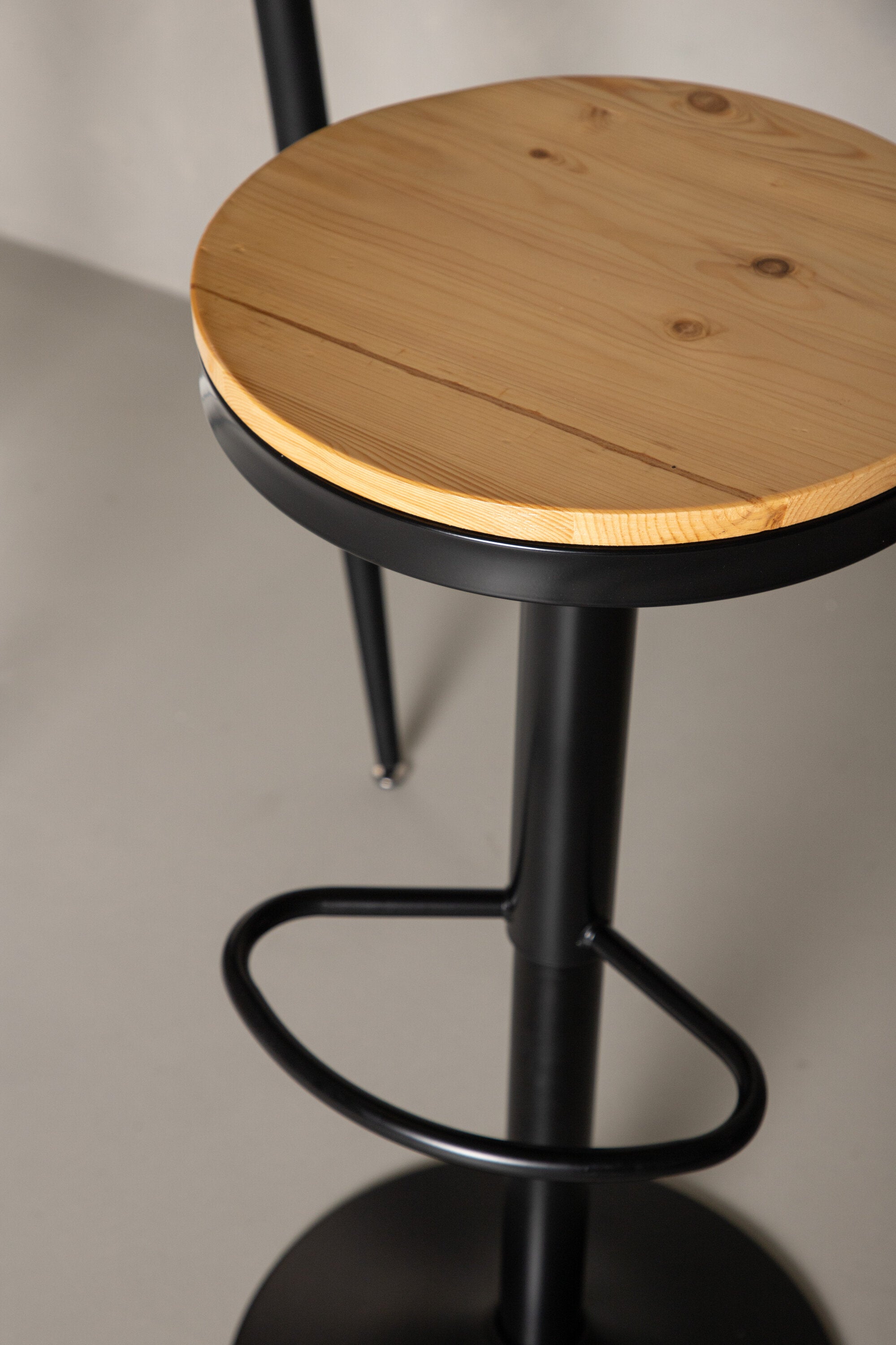 Conway Barstuhl in Schwarz präsentiert im Onlineshop von KAQTU Design AG. Barhocker ist von Venture Home