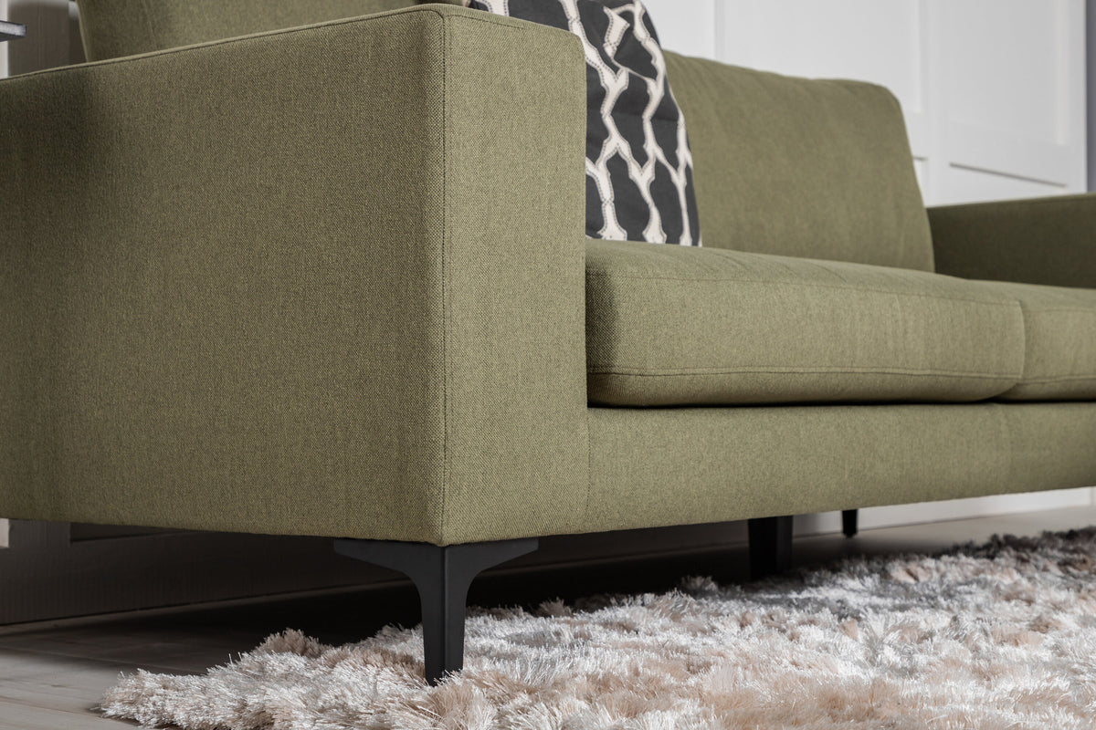 Bolero Sofa in Grün präsentiert im Onlineshop von KAQTU Design AG. 3er Sofa ist von Venture Home