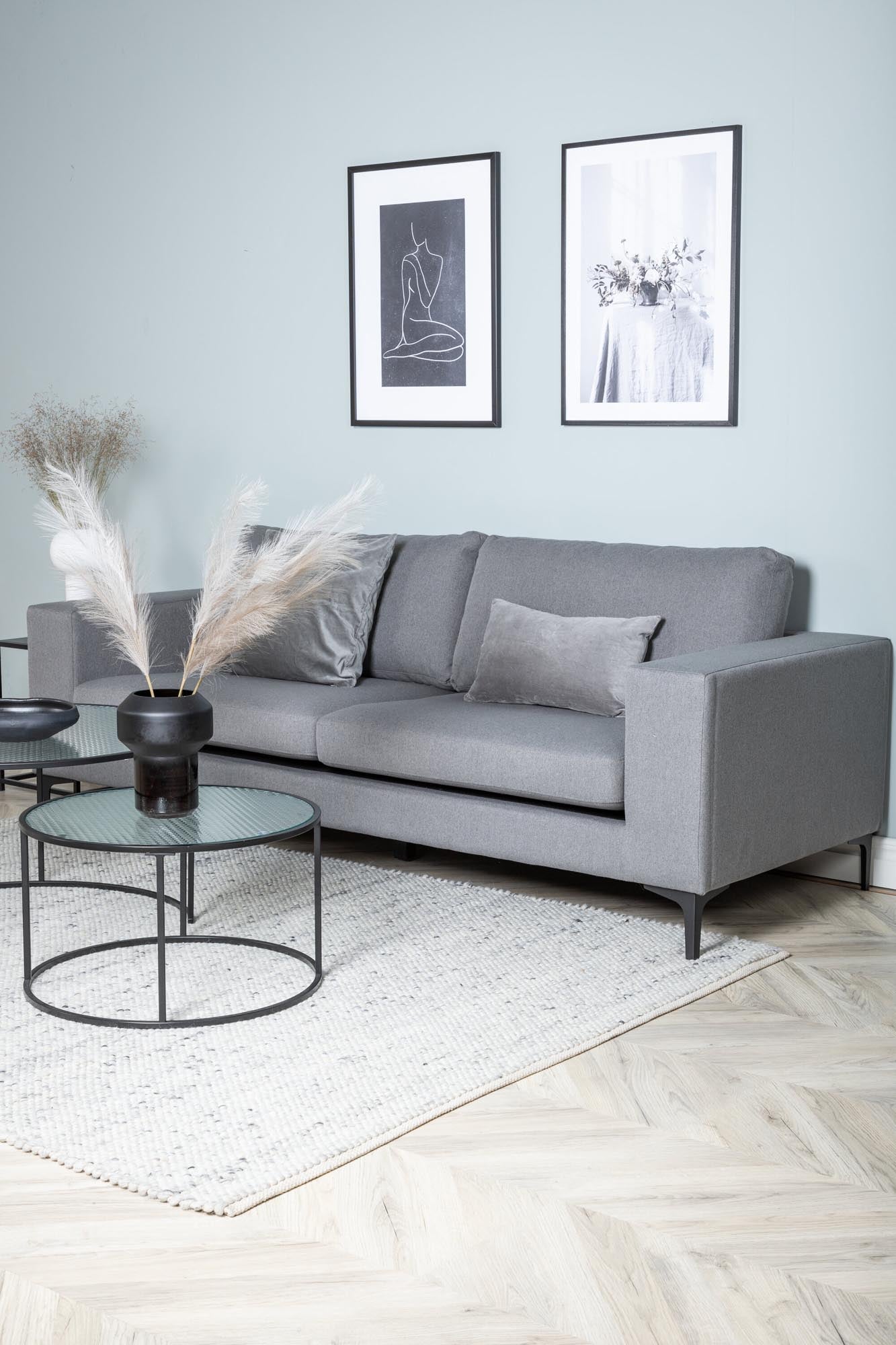 Bolero Sofa in Grau präsentiert im Onlineshop von KAQTU Design AG. 3er Sofa ist von Venture Home