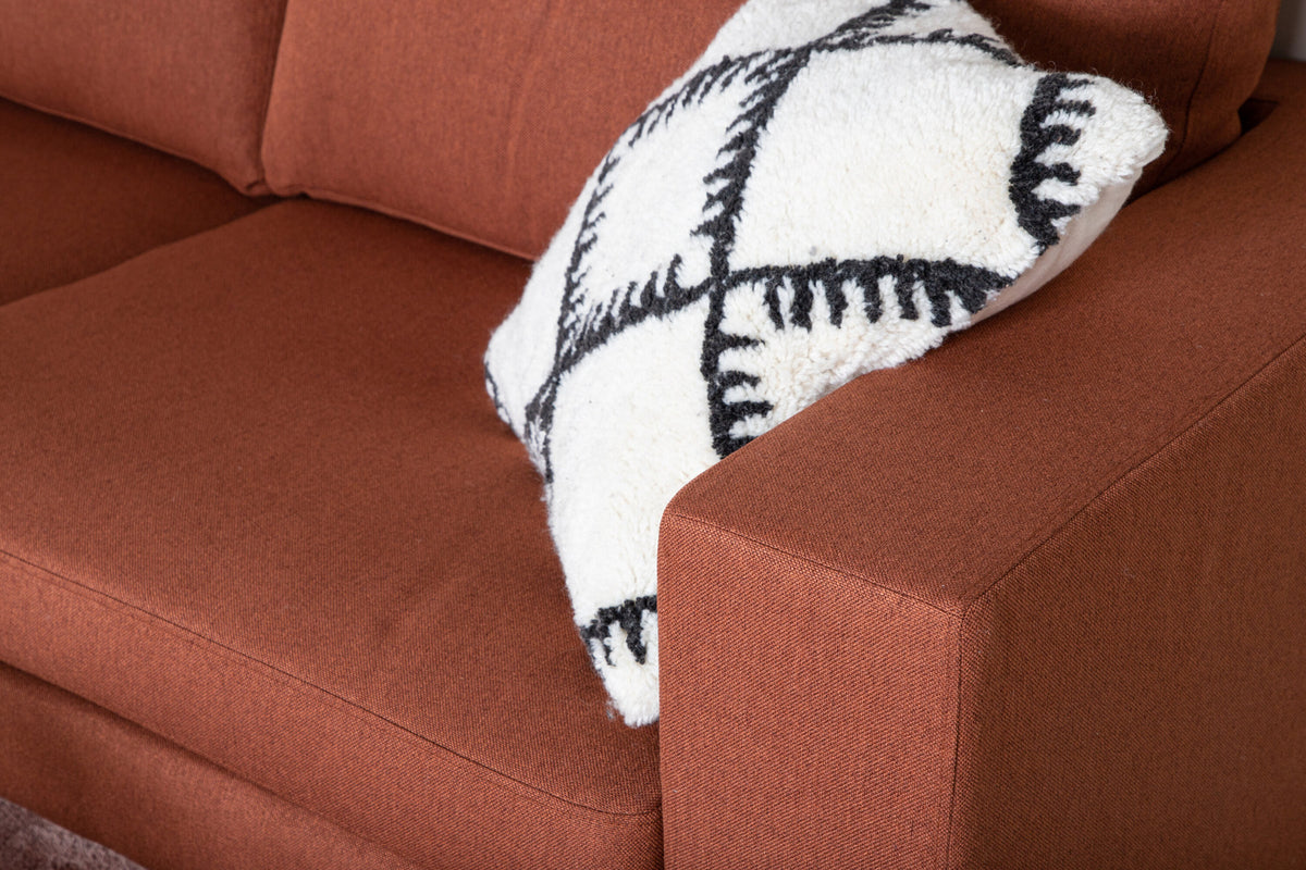 Bolero Sofa in Rot präsentiert im Onlineshop von KAQTU Design AG. 3er Sofa ist von Venture Home