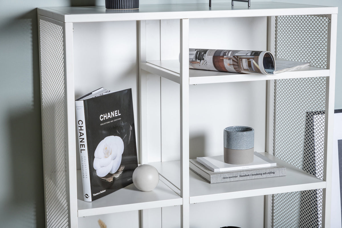 Mischa Regal in Weiss präsentiert im Onlineshop von KAQTU Design AG. Standregal ist von Venture Home