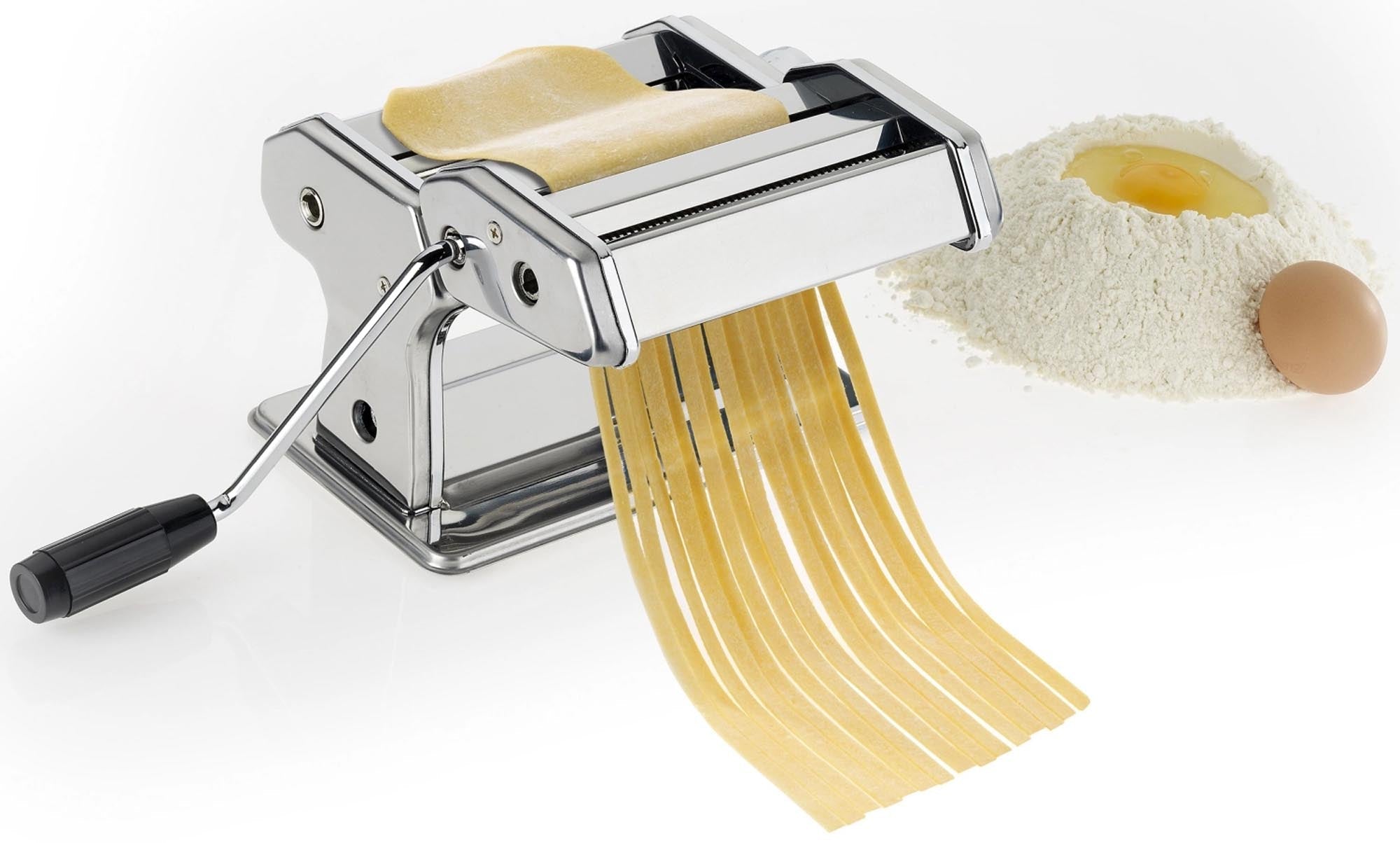 Robuste Pastamaschine aus Edelstahl von Westmark, kompakte Maße (20x20x15,5 cm), ideal für frische, selbstgemachte Pasta.
