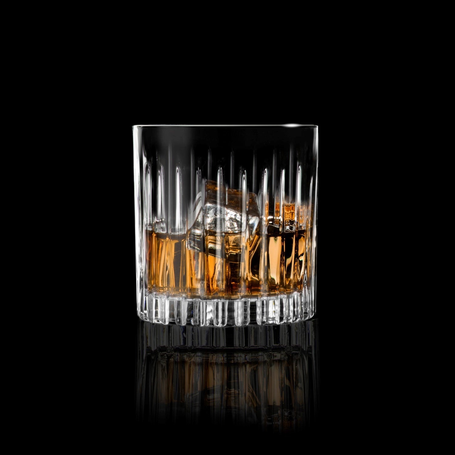 Elegantes 6-teiliges Set Timeless Becher von RCR, perfekt für Getränke aller Art. Jedes Glas hat einen Durchmesser von 8,3 cm und eine Höhe von 8,6 cm.