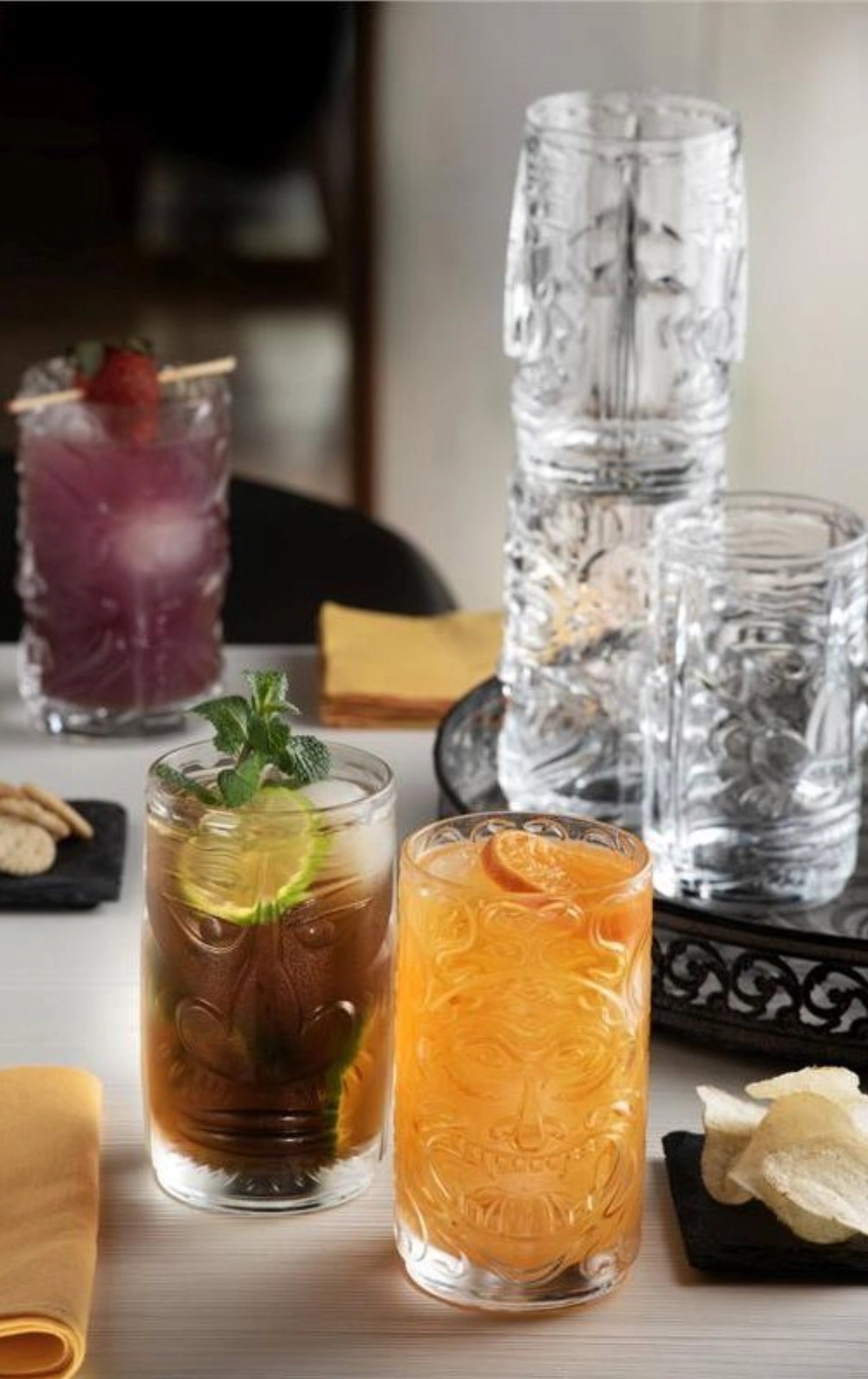 Stilvolles 4er Set Tiki Etruria Tumbler von RCR, ideal für Cocktails und besondere Anlässe, vereint modernes Design mit Funktionalität.